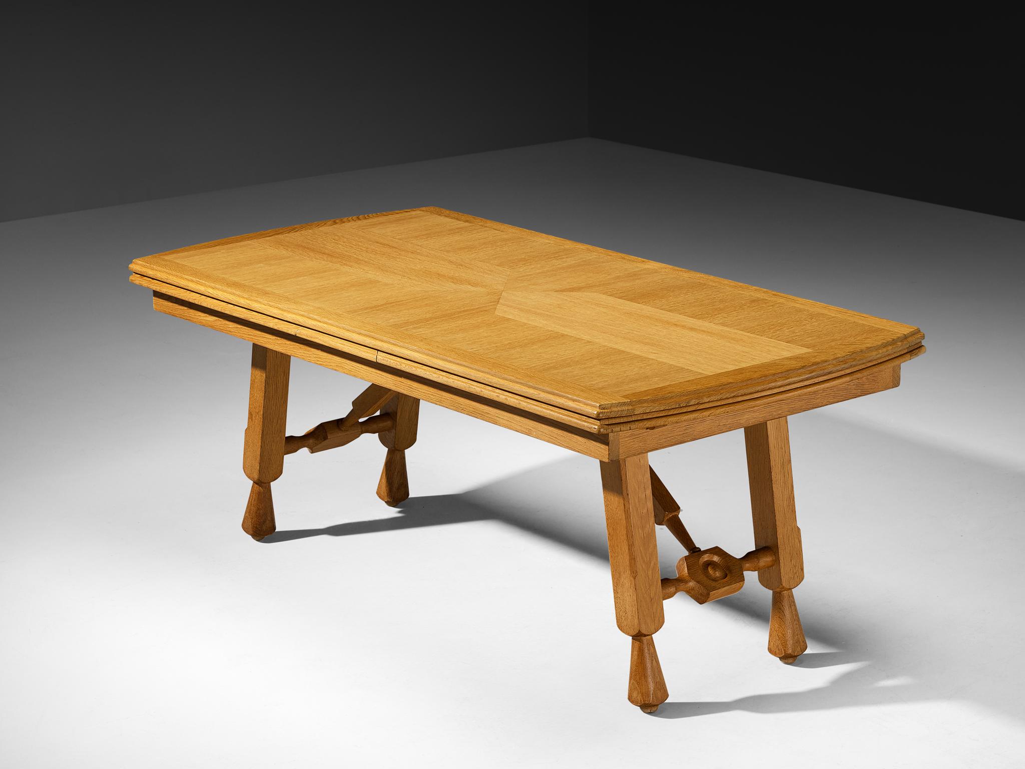 Français Guillerme and Chambron 'Pétrouille' Table de salle à manger extensible en Oak massif en vente