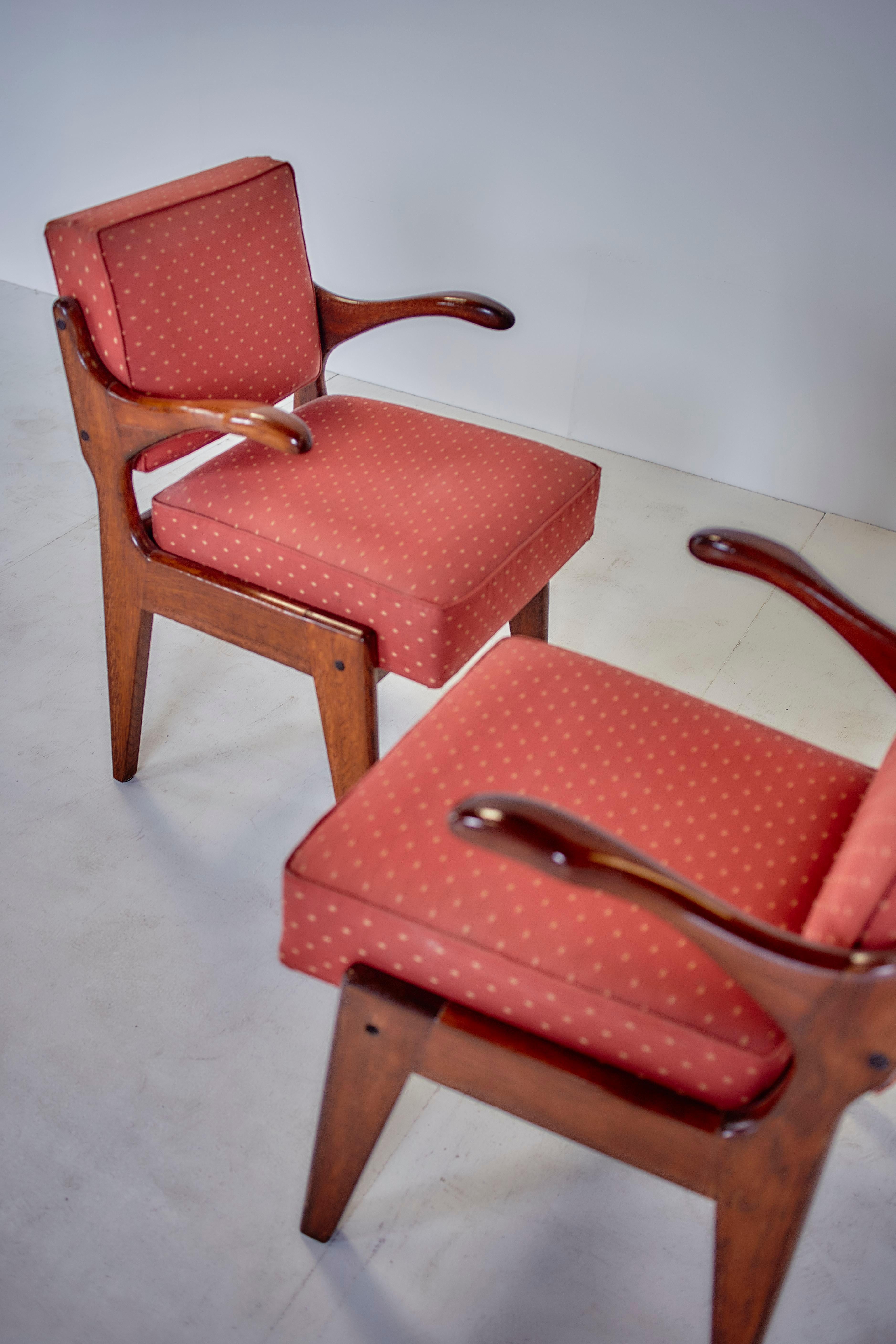 Guillerme & Chambron Midcentury Red Varnished Oak and Fabric French Chairs, 1960 In Good Condition For Sale In Milan, IT