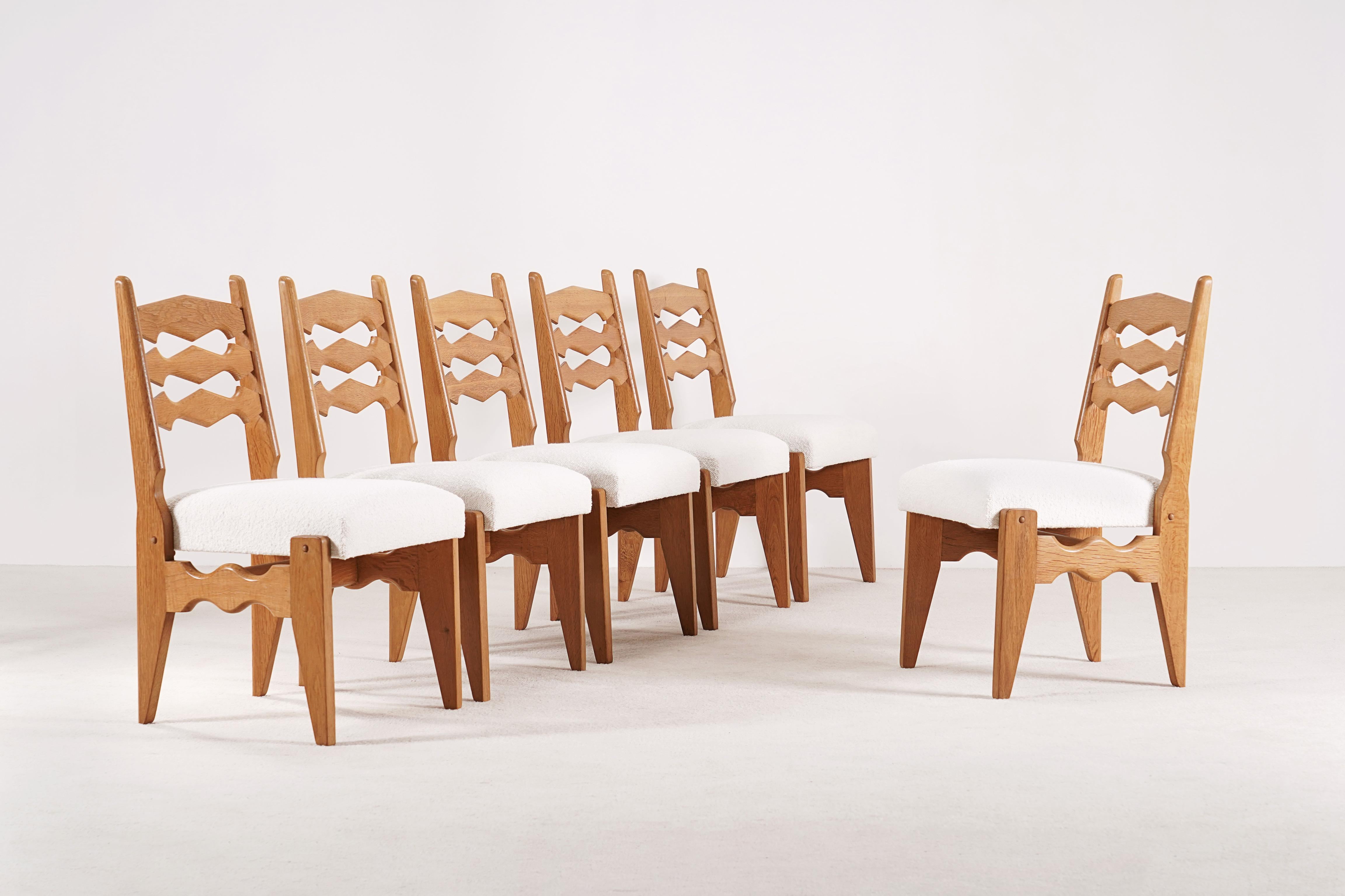 Set of 6 Dining Room Chairs in Oak designed by Guillerme et Chambron and manufactured by the French company 