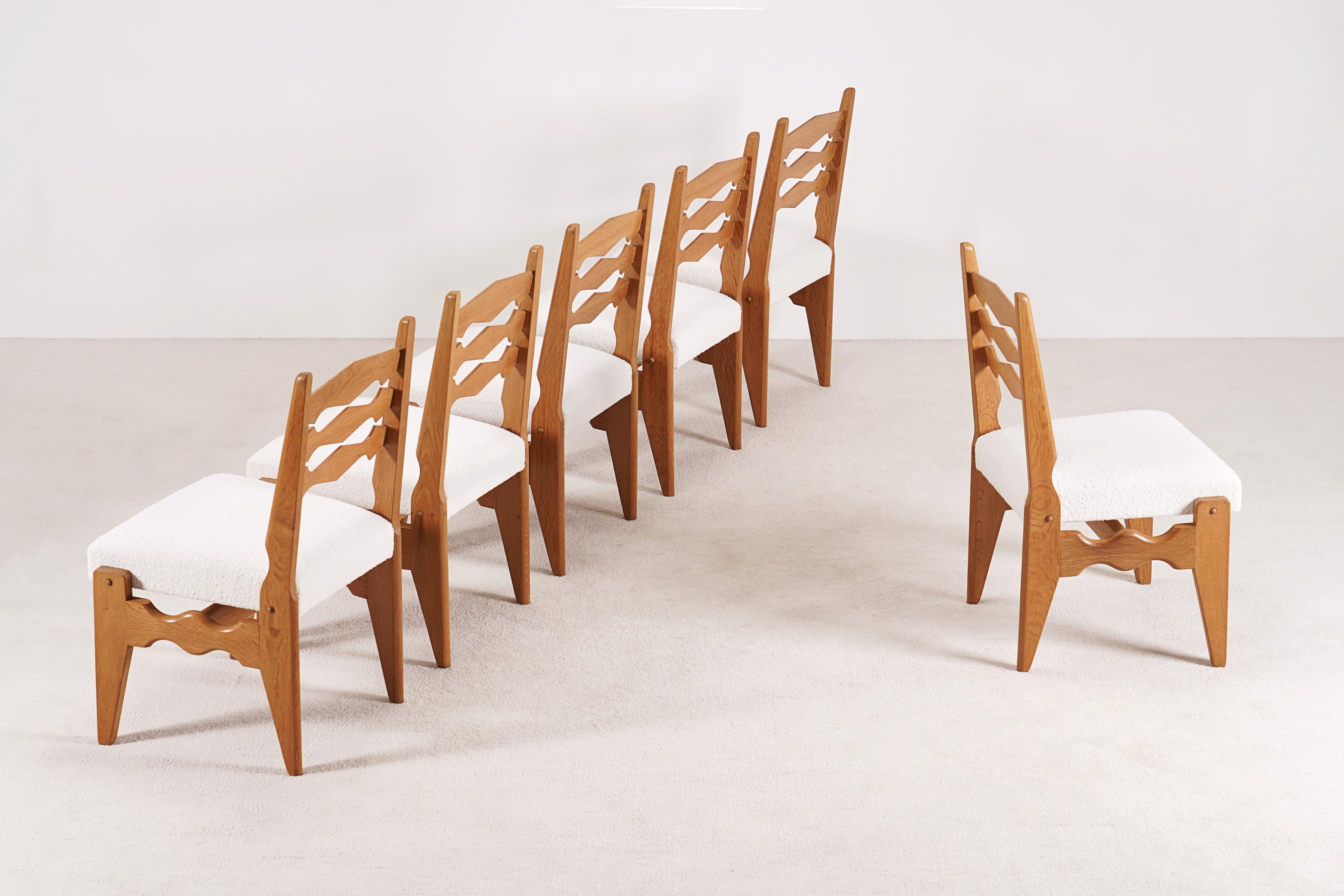 Guillerme & Chambron, Set of 6 Oak Chairs for Votre Maison, 1960. Bouclé Fabric. In Good Condition In Paris, FR