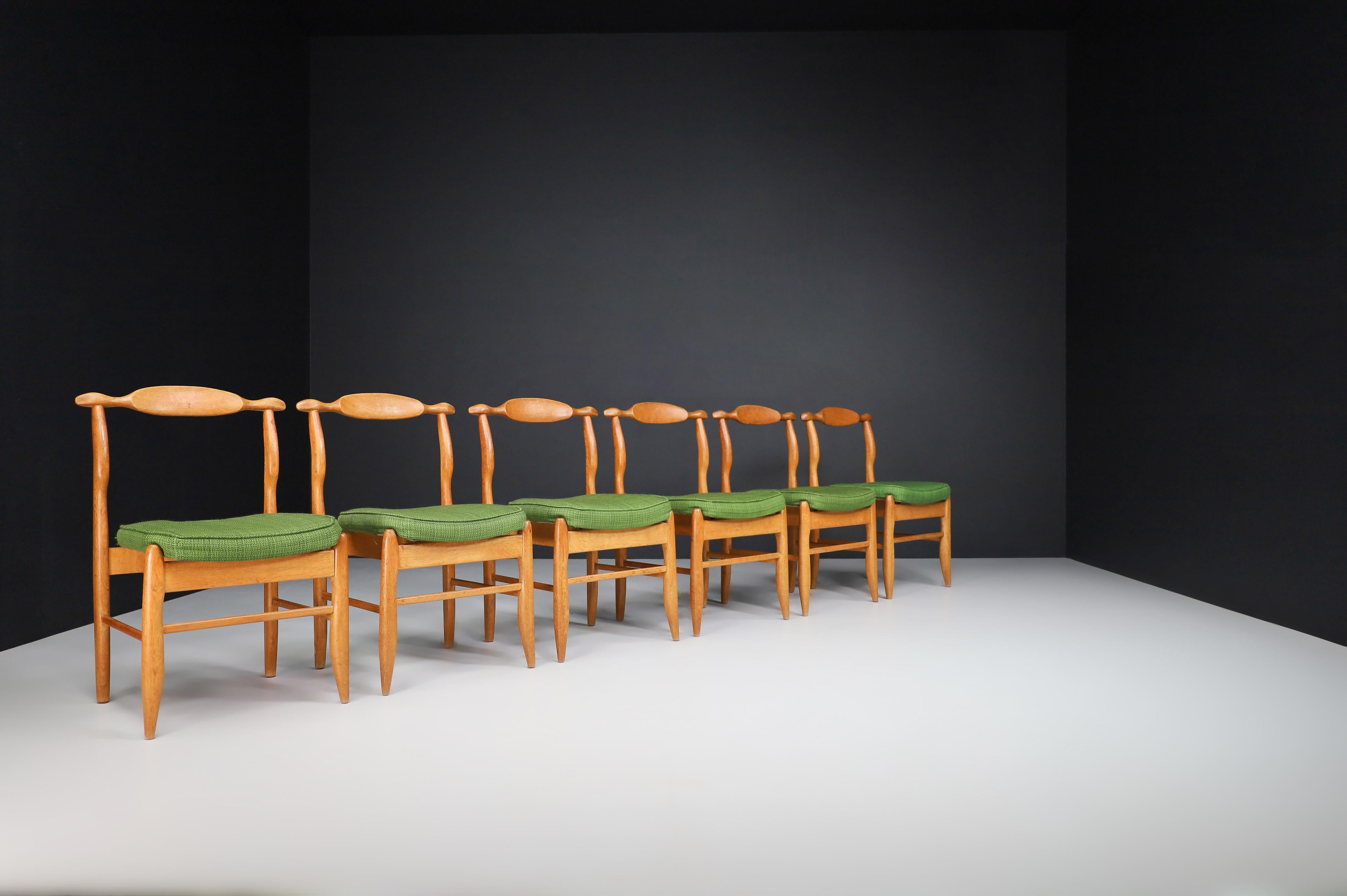 Mid-Century Modern Guillerme & Chambron Set of Eight Dining Chairs in Oak and Forrest Green Fabric For Sale