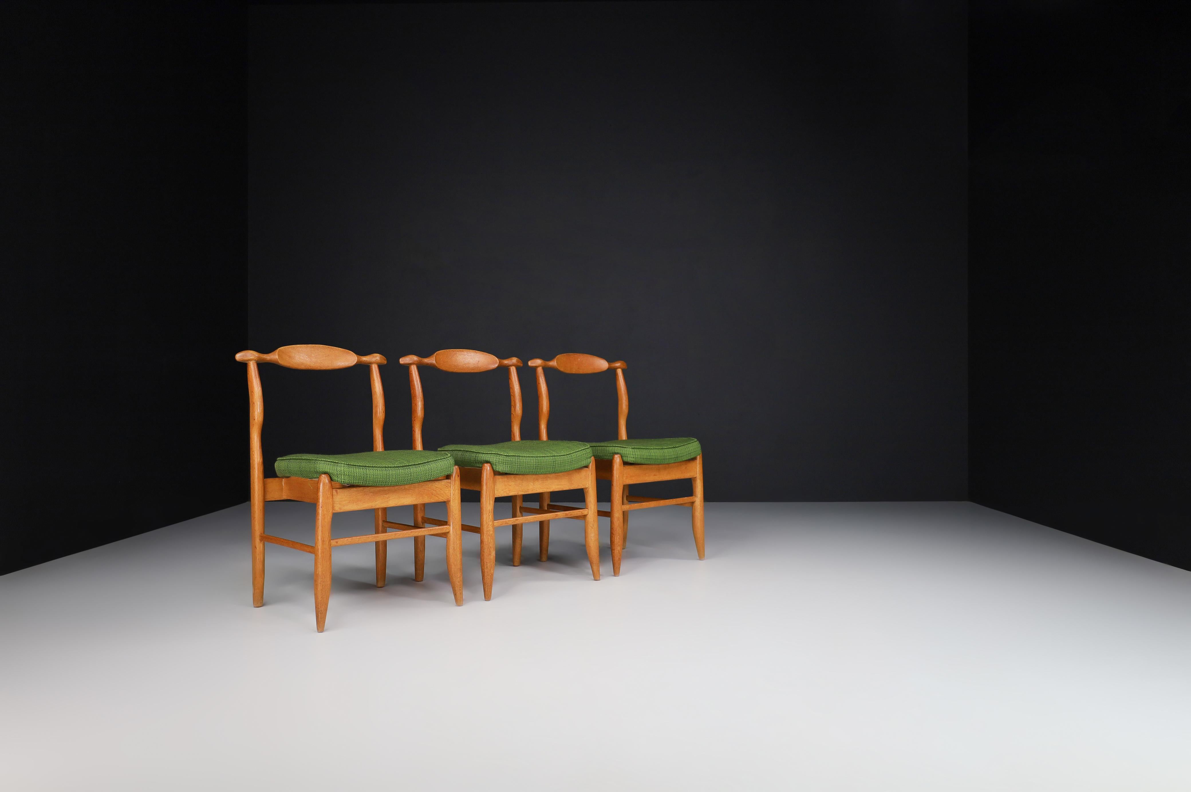 20th Century Guillerme & Chambron Set of Eight Dining Chairs in Oak and Forrest Green Fabric For Sale