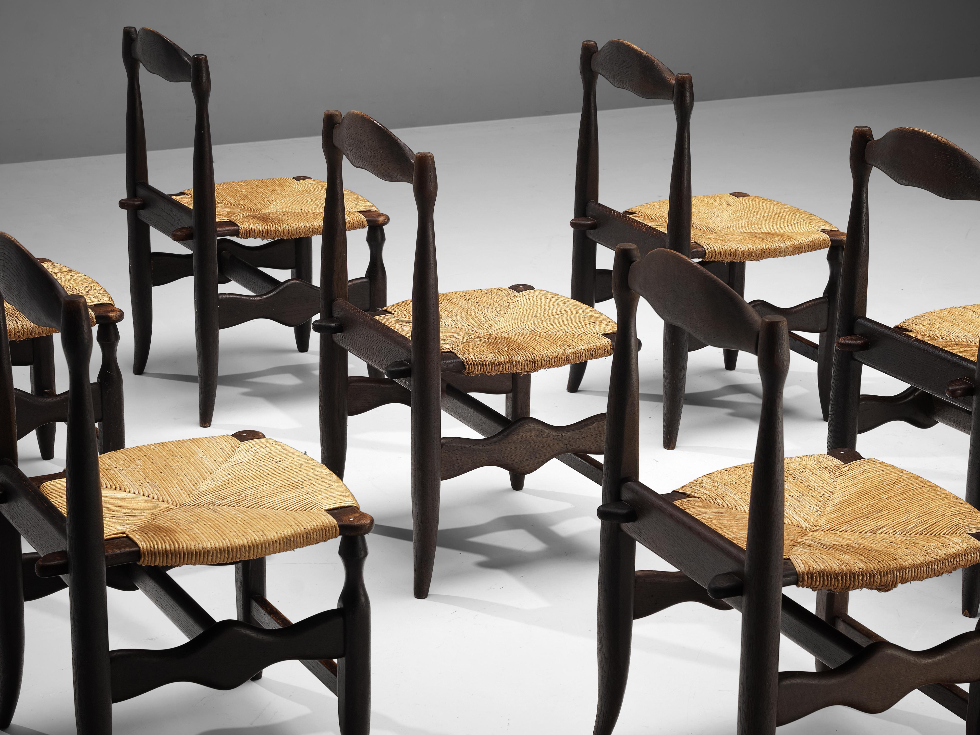 Mid-Century Modern Guillerme & Chambron Set of Eight Dining Chairs in Oak and Rush