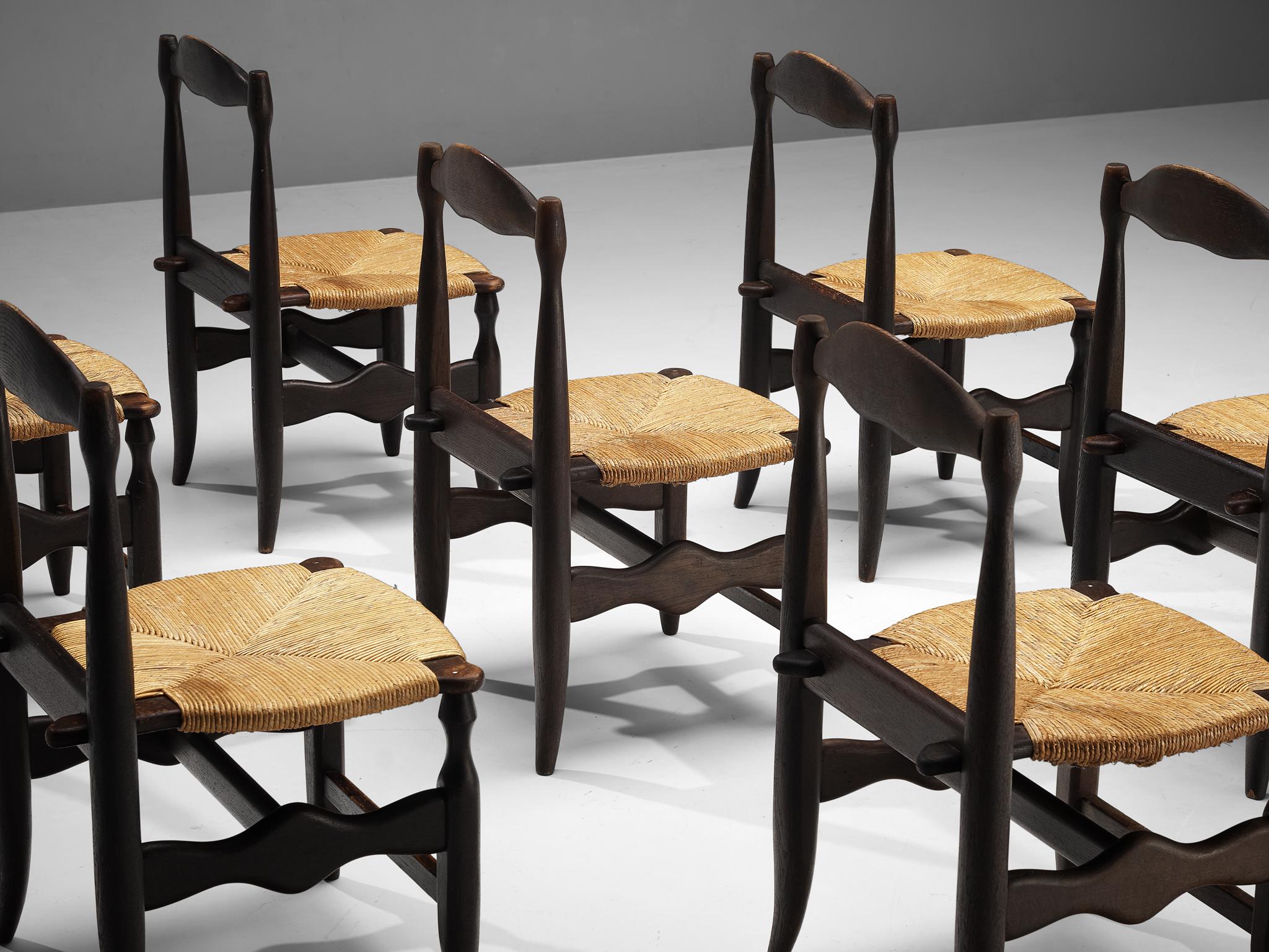 French Guillerme & Chambron Set of Eight Dining Chairs in Oak and Rush For Sale