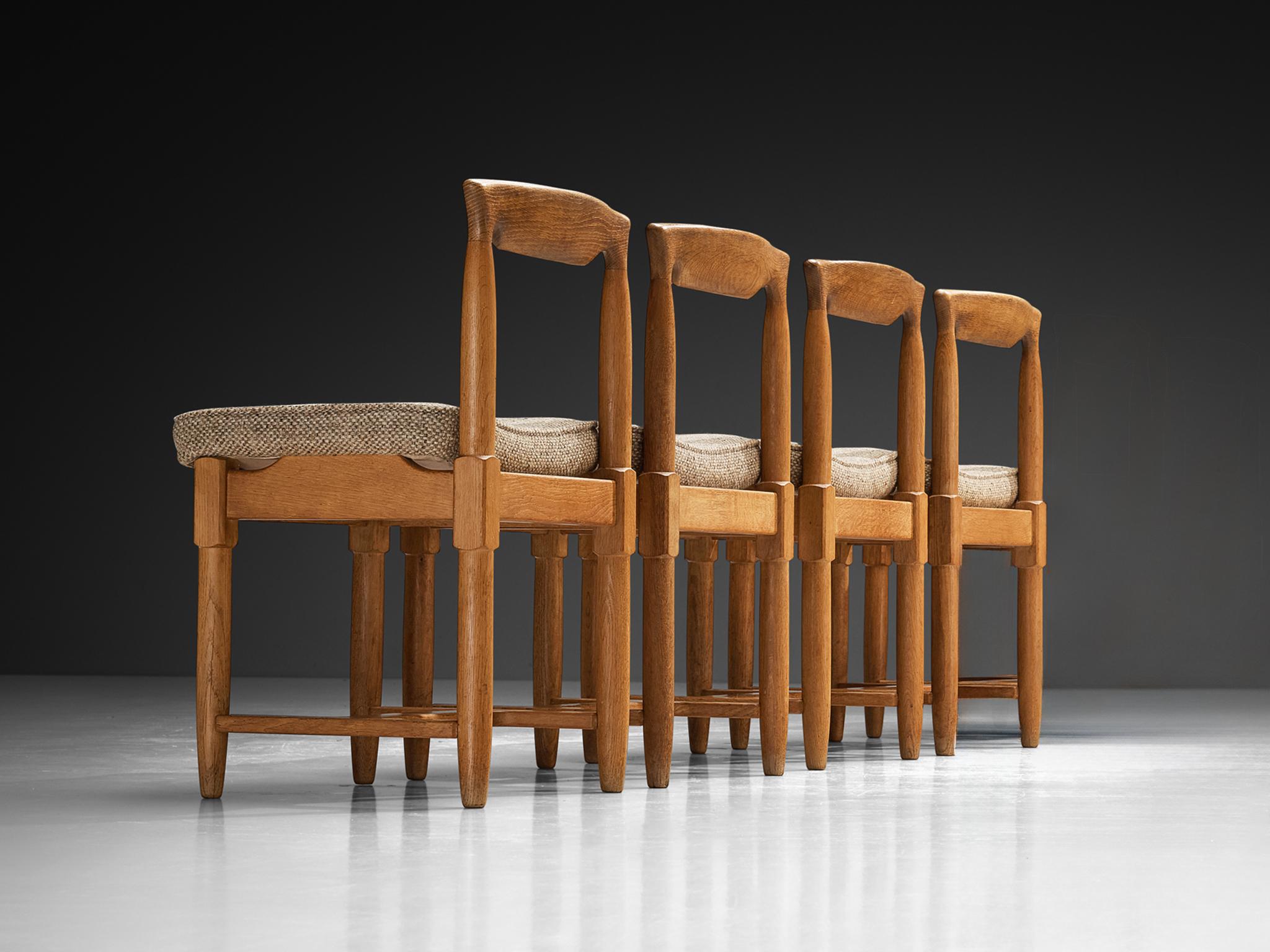 Set di quattro sedie da pranzo Guillerme & Chambron in Oak e tessuto beige In condizioni buone in vendita a Waalwijk, NL