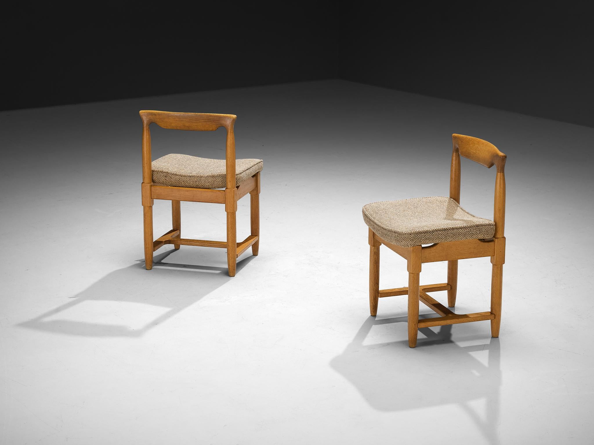 Set di quattro sedie da pranzo Guillerme & Chambron in Oak e tessuto beige in vendita 1