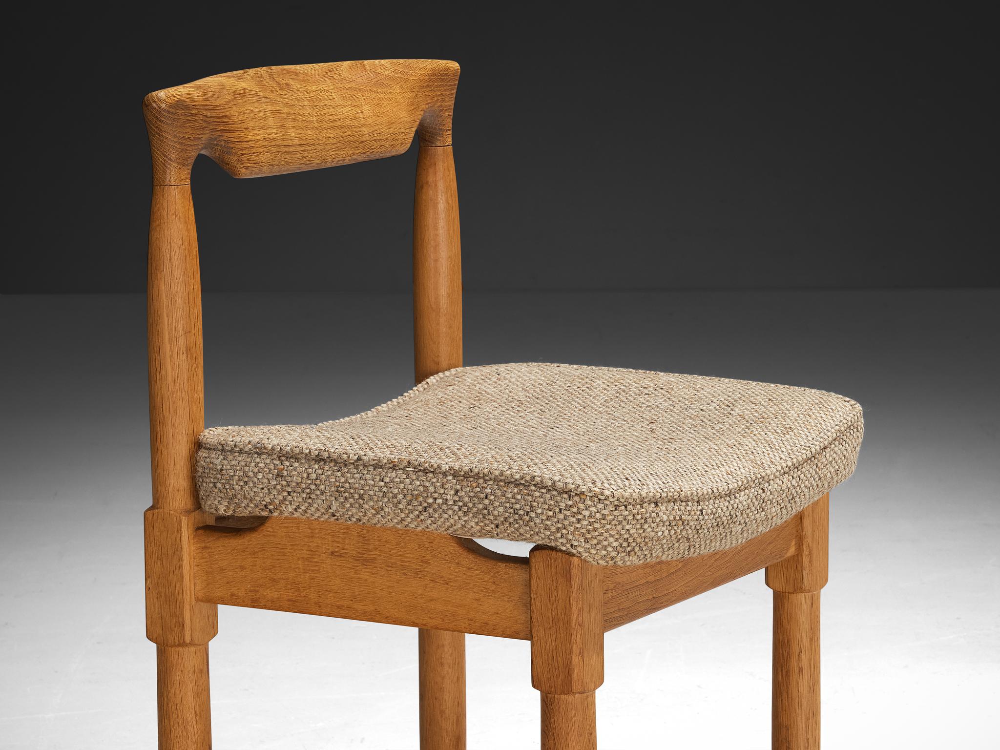 Set di quattro sedie da pranzo Guillerme & Chambron in Oak e tessuto beige in vendita 2
