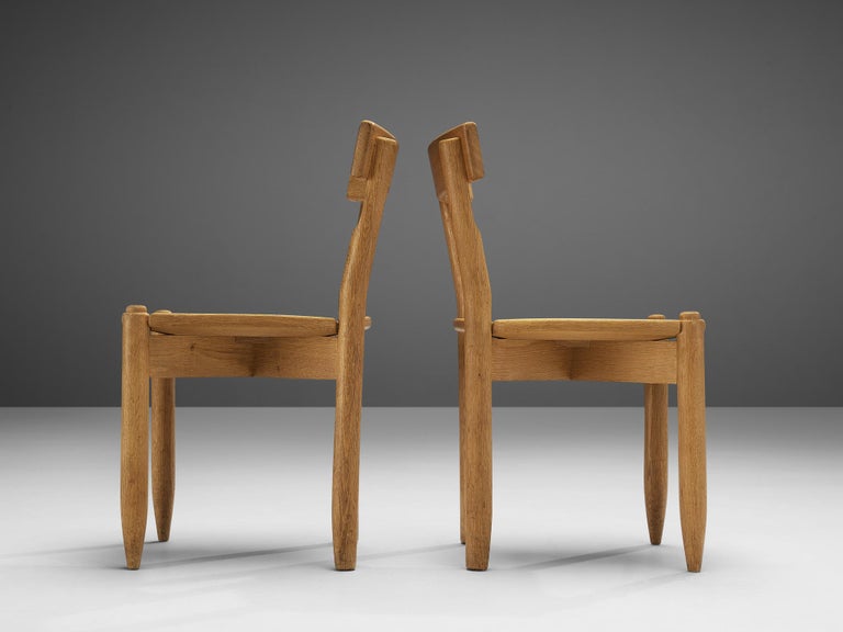 Guillerme & Chambron Set of Four Dining Chairs ‘Trèfle’ in Solid Oak In Good Condition For Sale In Waalwijk, NL