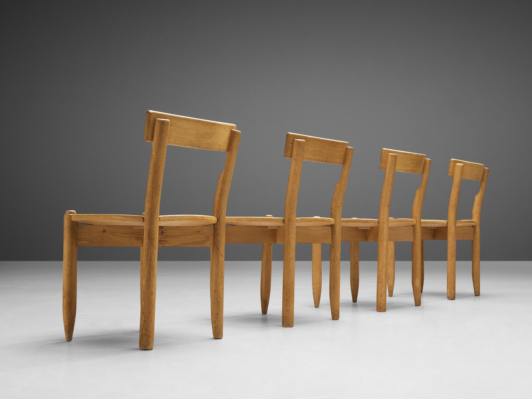 Guillerme & Chambron Set of Four Dining Chairs ‘Trèfle’ in Solid Oak In Good Condition In Waalwijk, NL