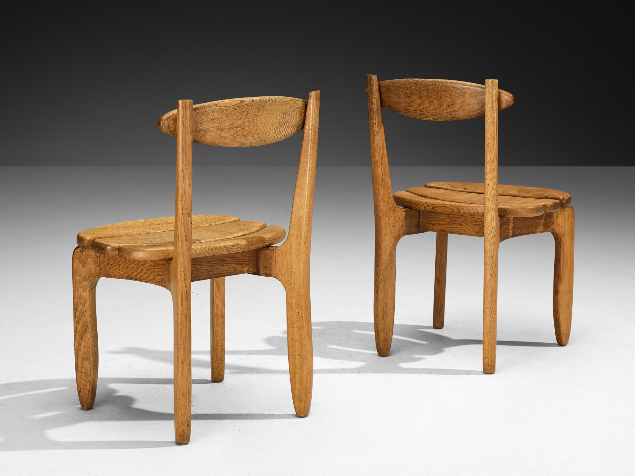 Metà XX secolo Guillerme & Chambron Set of Four 'Thierry' Dining Chairs in Oak in vendita