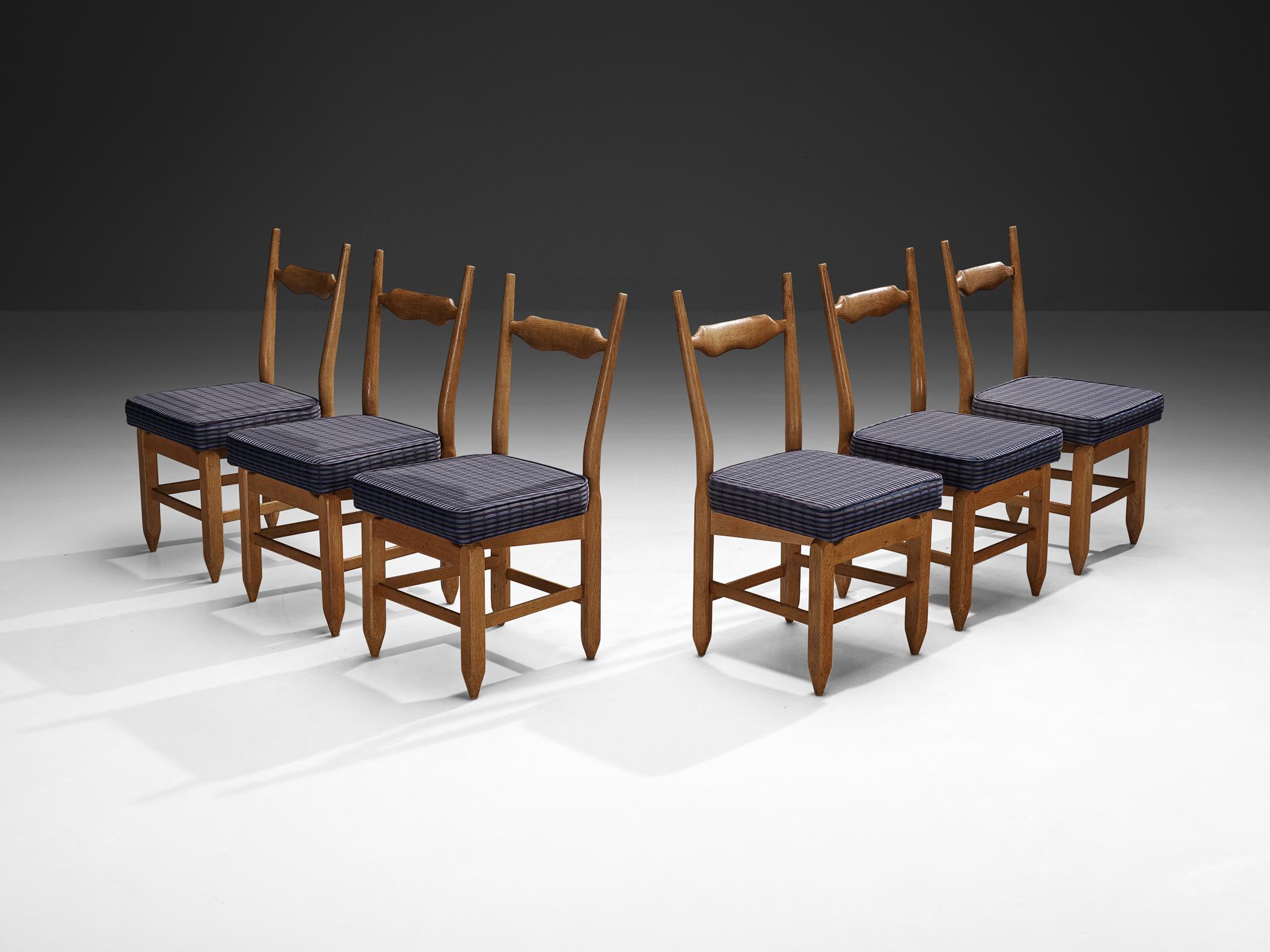 Guillerme et Chambron per Votre Maison, set di sei sedie da pranzo 'Charles', rovere massiccio, tessuto, Francia, anni '60

La sedia Charles, progettata negli anni '60 dal duo francese Guillerme et Chambron e prodotta dalla loro Maison Maison, è un