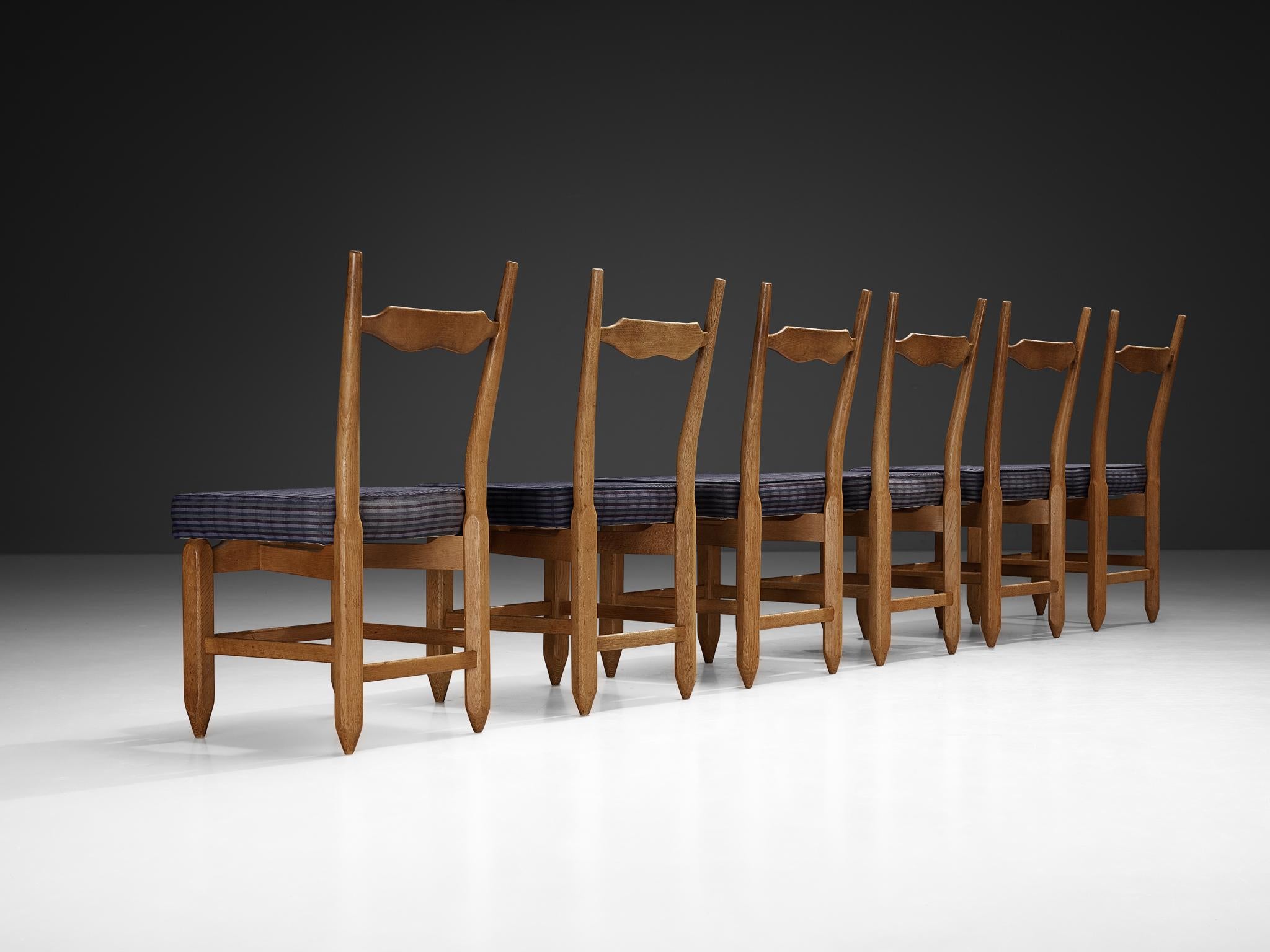 Francese Guillerme & Chambron Set di sei sedie da pranzo 'Charles' in Oak massiccio in vendita