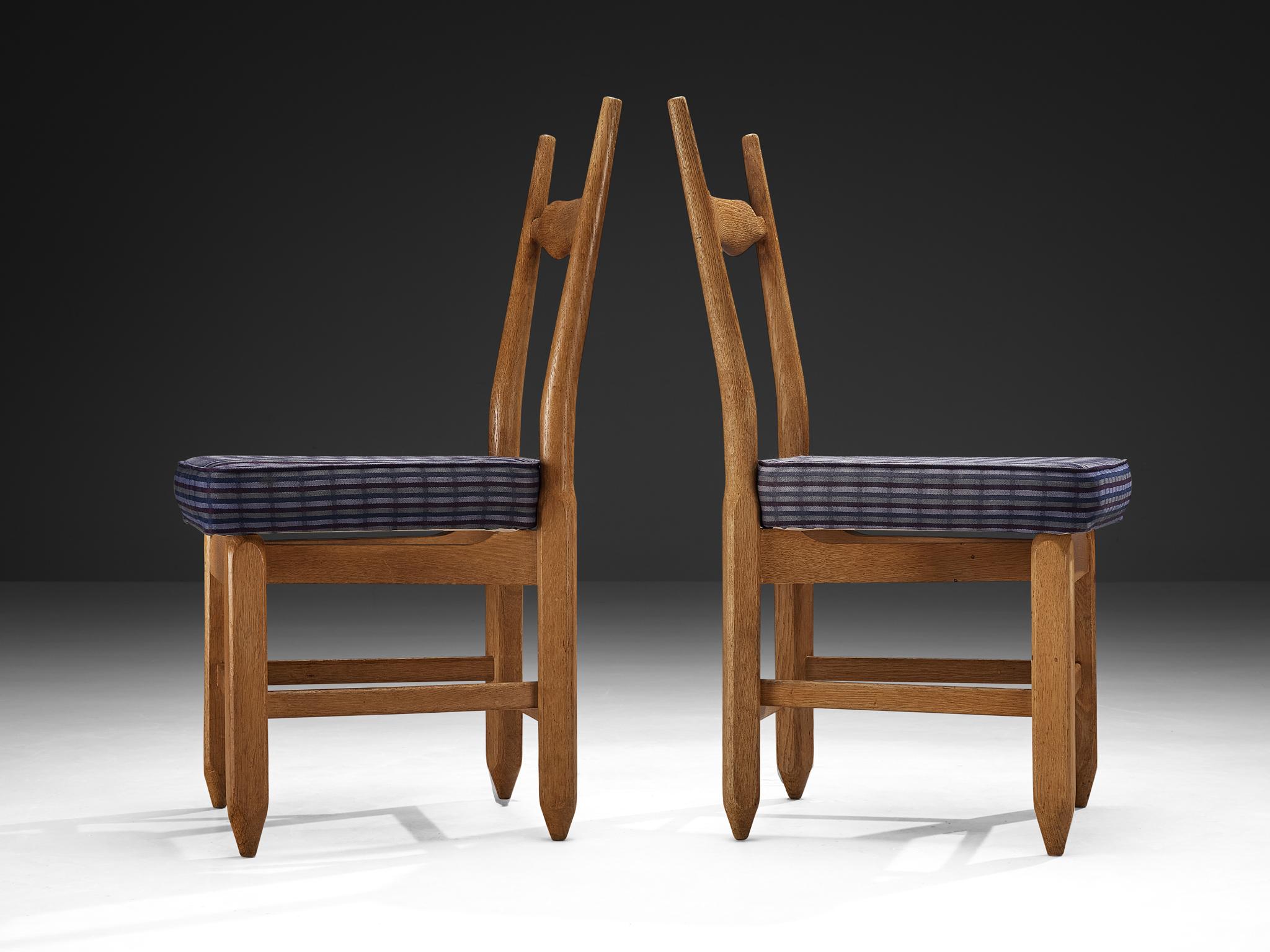 Metà XX secolo Guillerme & Chambron Set di sei sedie da pranzo 'Charles' in Oak massiccio in vendita
