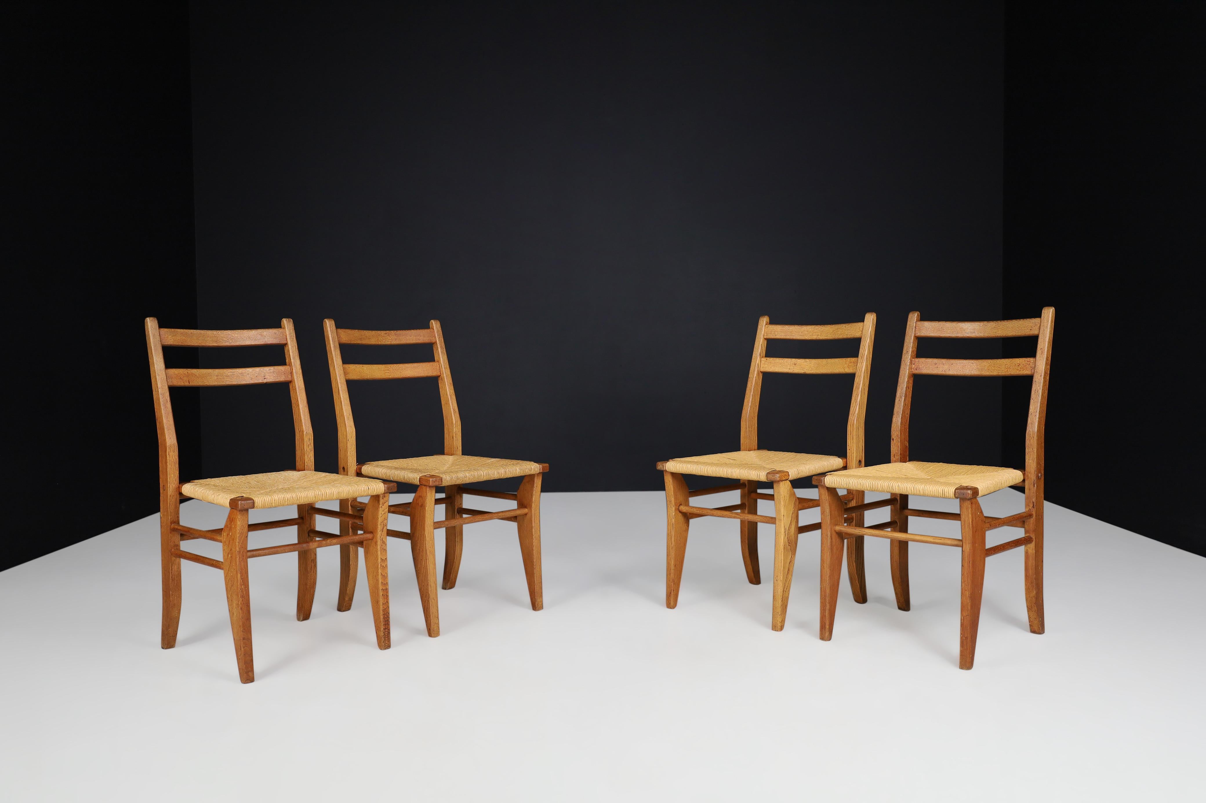Guillerme & Chambron, Set of Six Dining Chairs in Oak and Rush France, 1960s For Sale 5