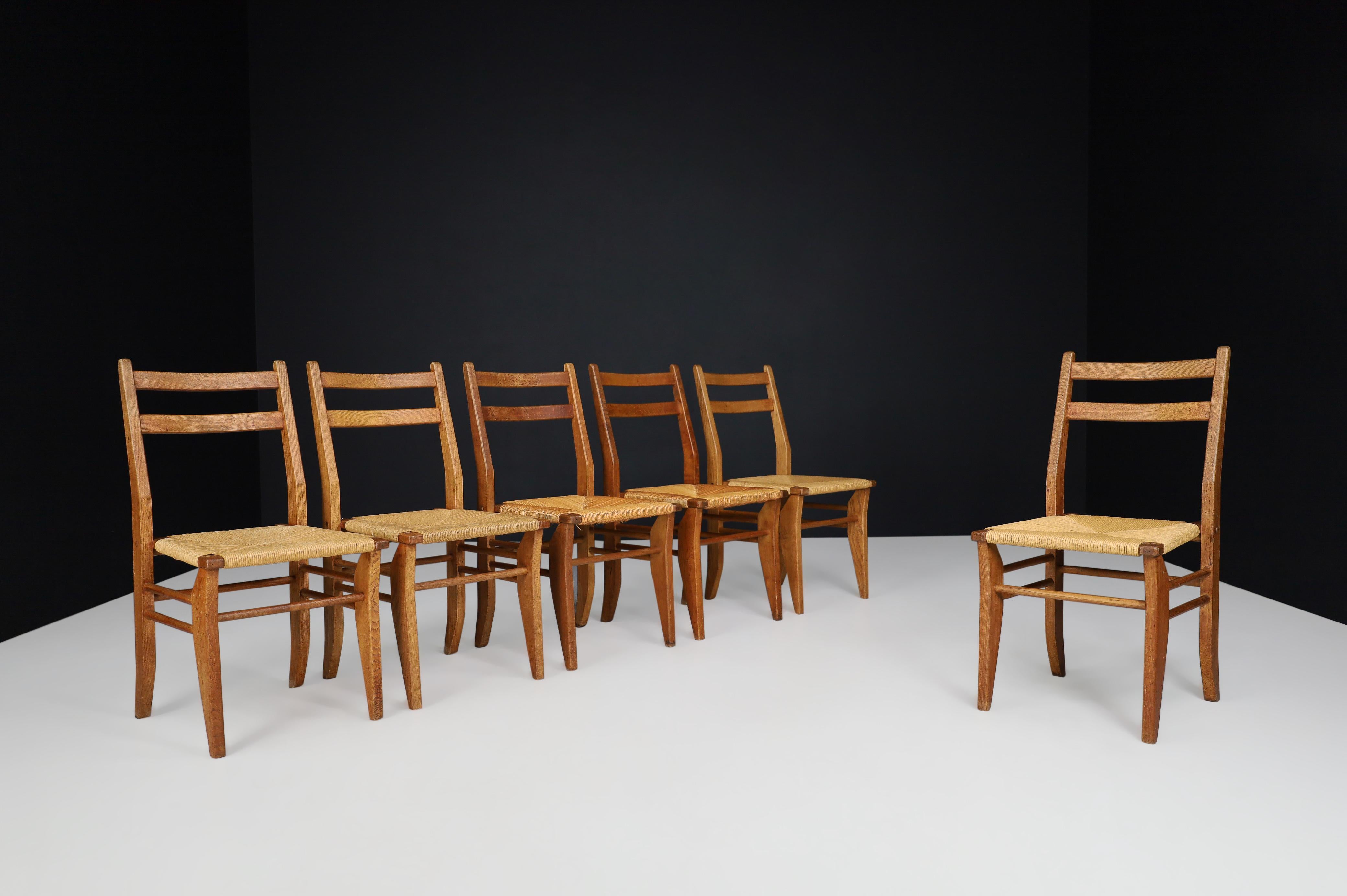 Mid-Century Modern Guillerme & Chambron, Set of Six Dining Chairs in Oak and Rush France, 1960s For Sale