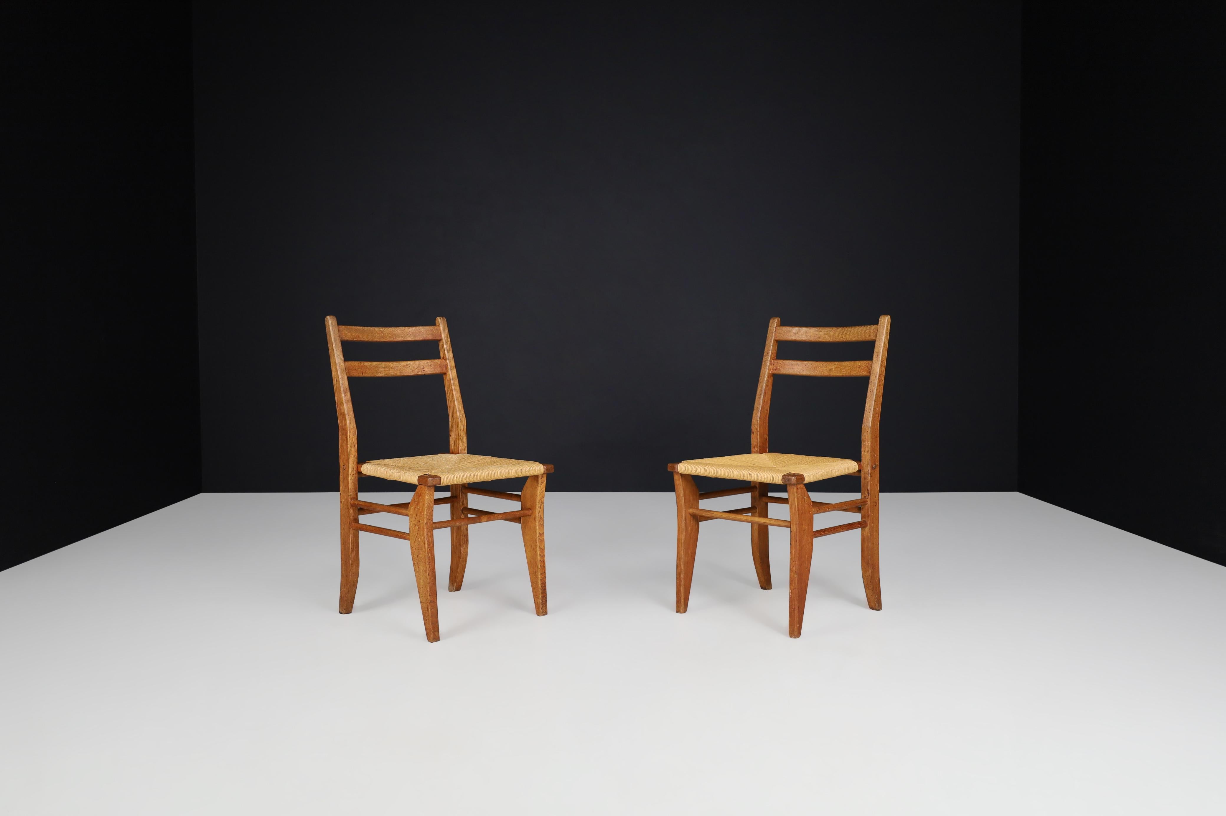 Guillerme & Chambron, Set of Six Dining Chairs in Oak and Rush France, 1960s For Sale 2
