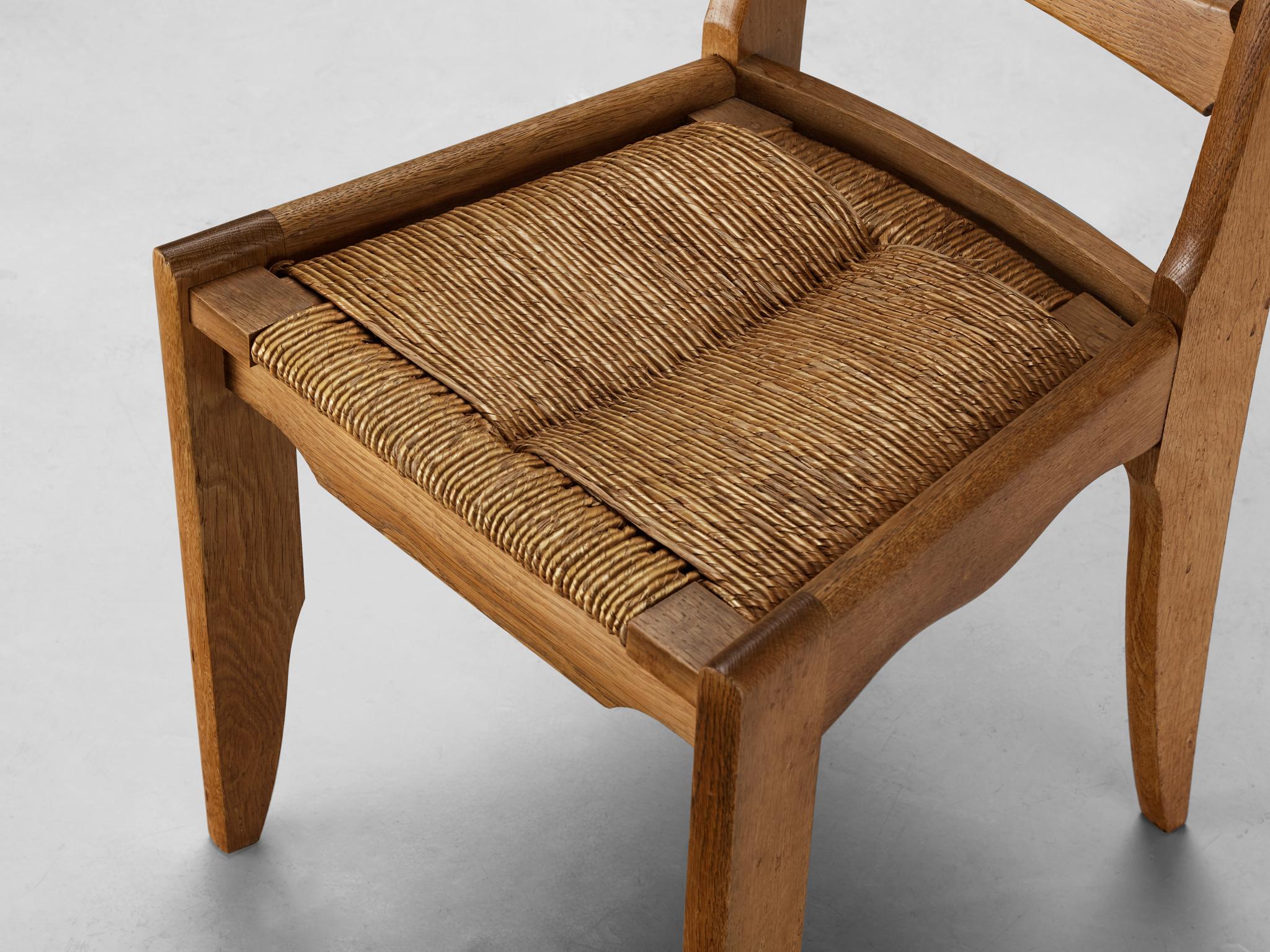 Guillerme & Chambron ensemble de six chaises de salle à manger en chêne et paille en vente 3
