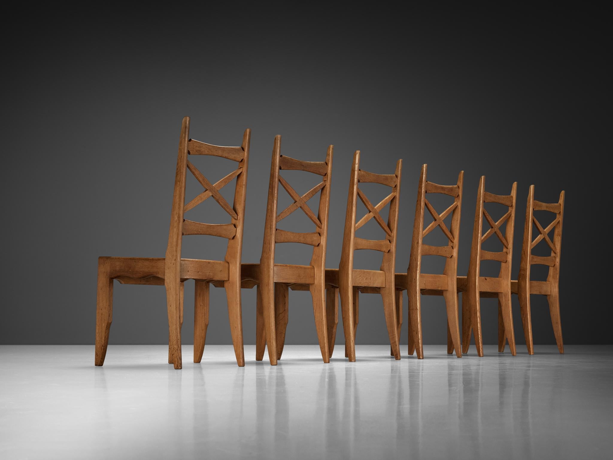 Milieu du XXe siècle Guillerme & Chambron ensemble de six chaises de salle à manger en chêne et paille en vente
