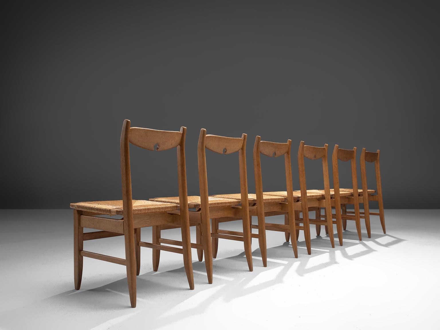 Guillerme & Chambron, set of six dining chairs, oak and rope, France, 1960s.

Set of six elegant dining chairs in solid oak by Guillerme and Chambron. These chairs show the characteristic frame of this French designer duo. Tapered legs and a