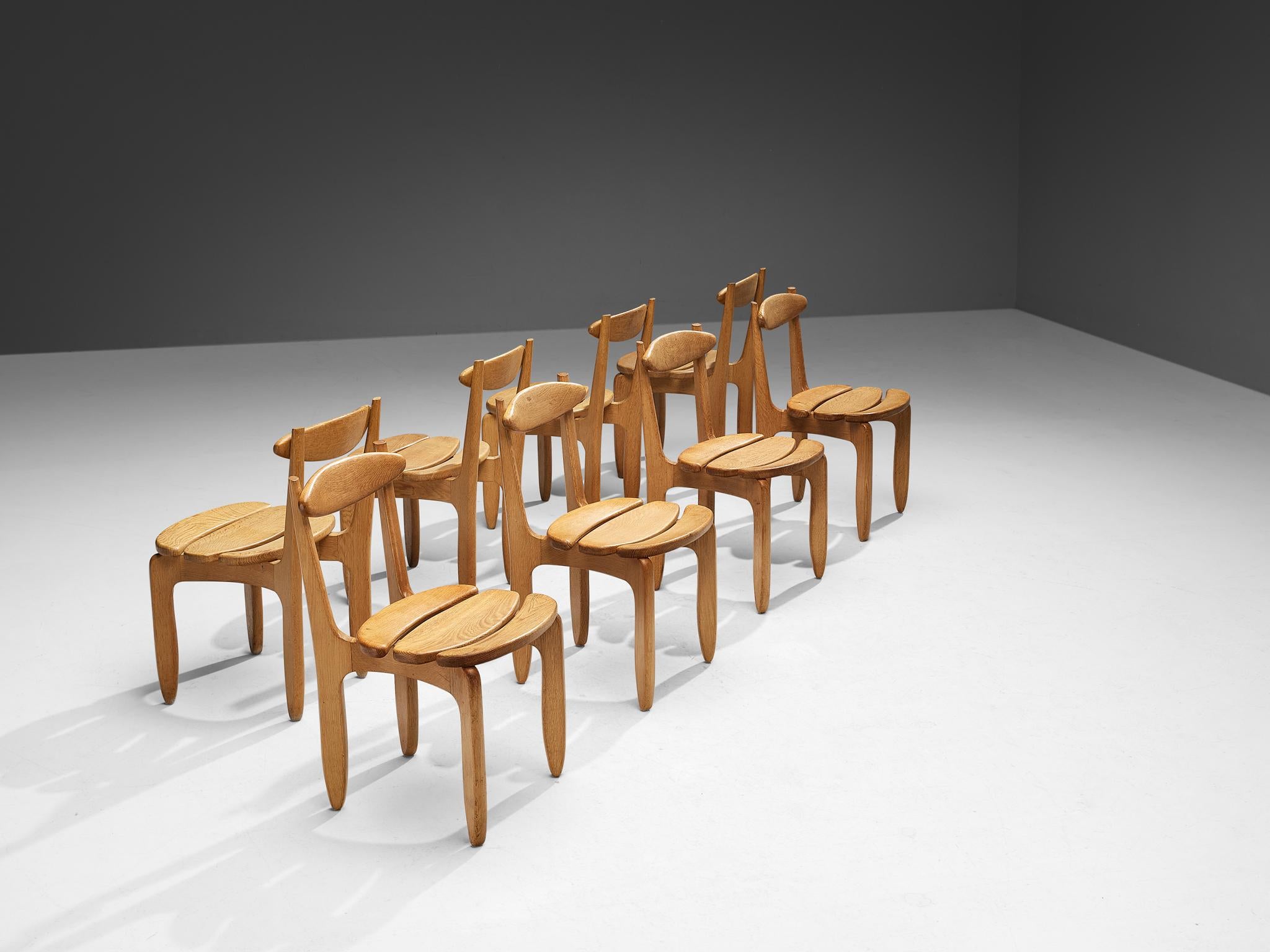 Guillerme & Chambron Set of Sixteen Dining Chairs in Solid Oak In Good Condition In Waalwijk, NL