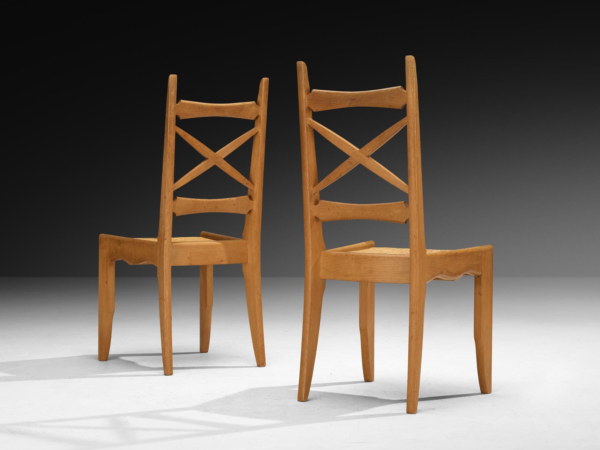 Set di dodici sedie da pranzo Guillerme & Chambron in Oak e paglia in vendita 4