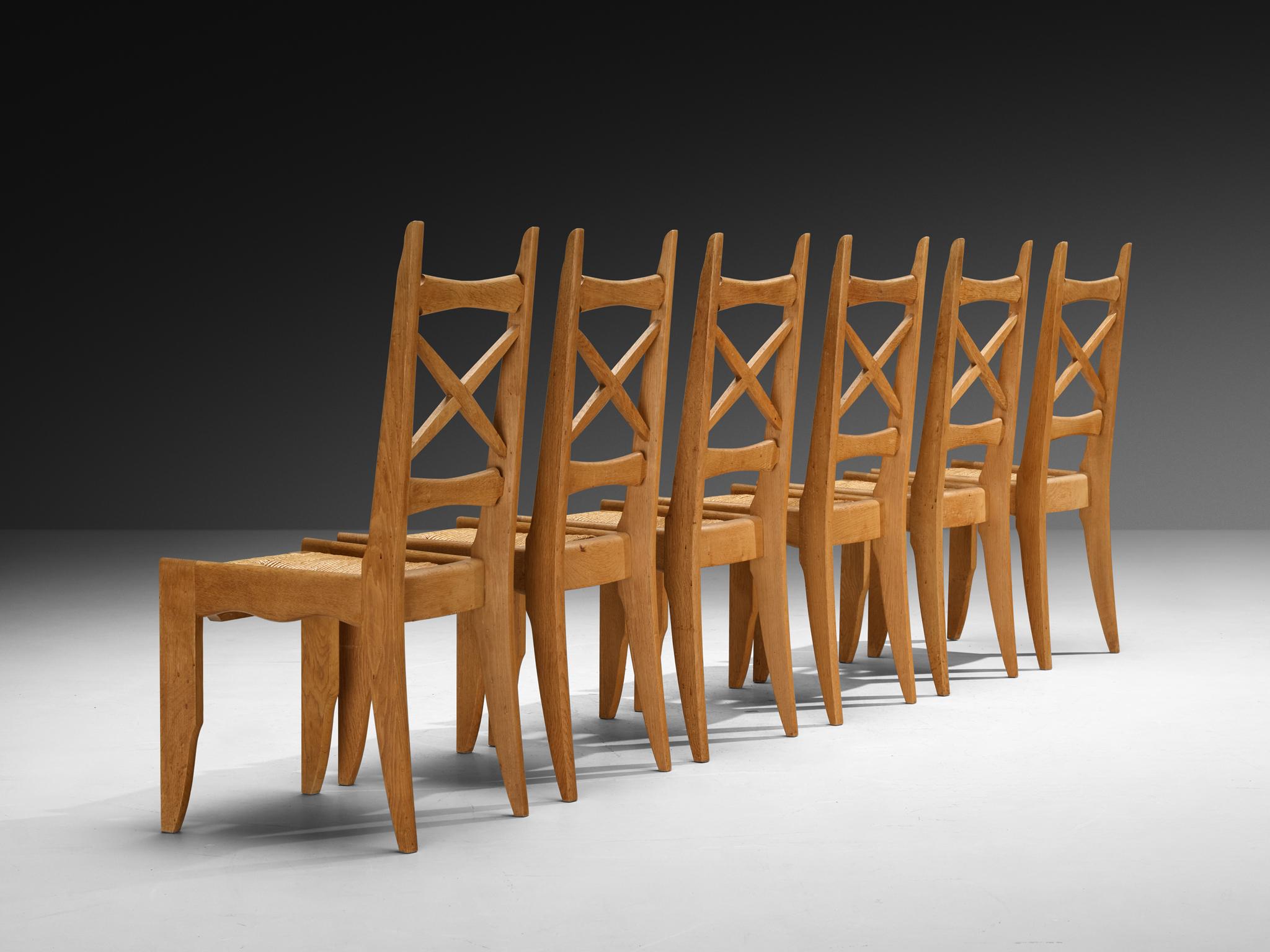 Paglia Set di dodici sedie da pranzo Guillerme & Chambron in Oak e paglia in vendita