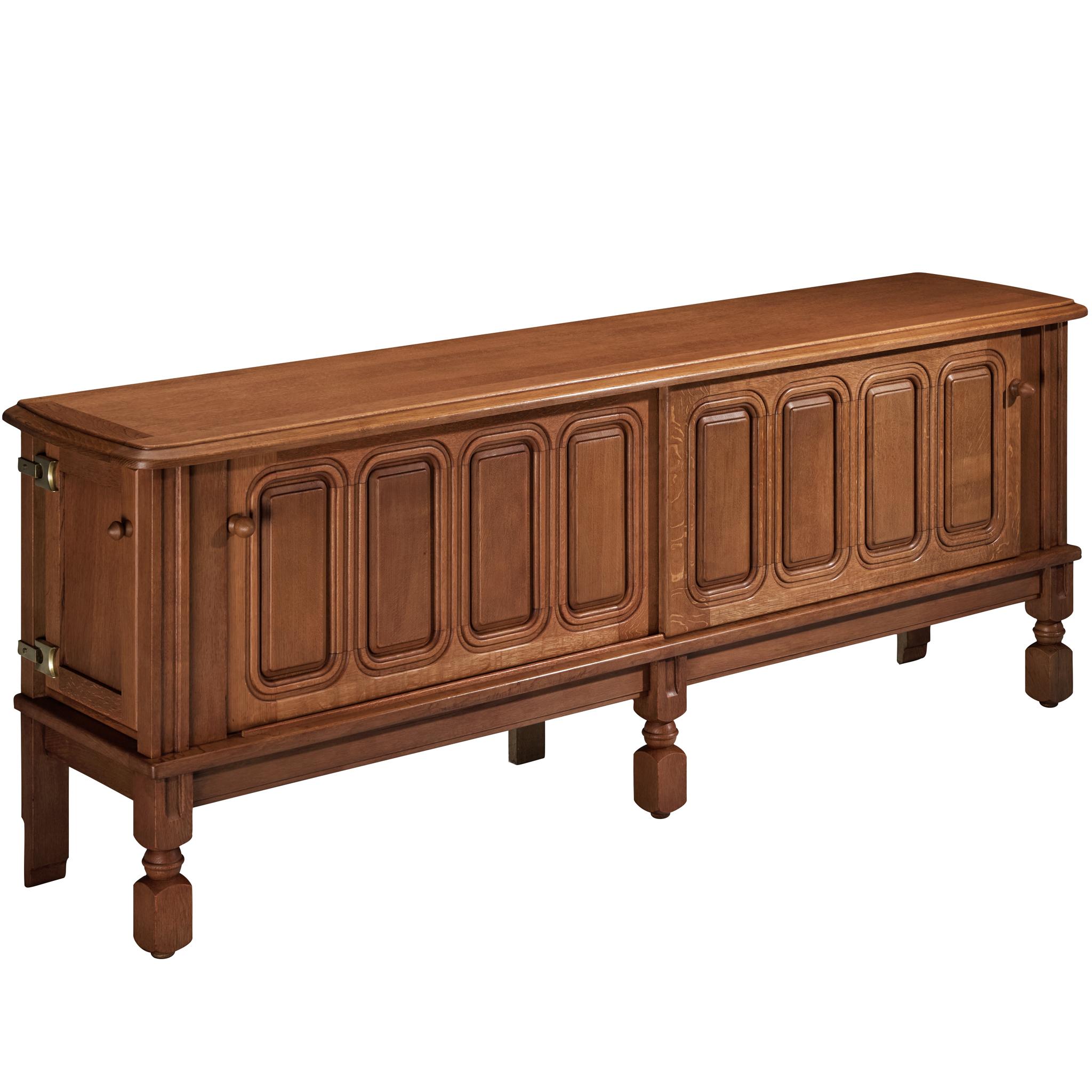 Buffet Guillerme & Chambron en chêne et laiton en vente