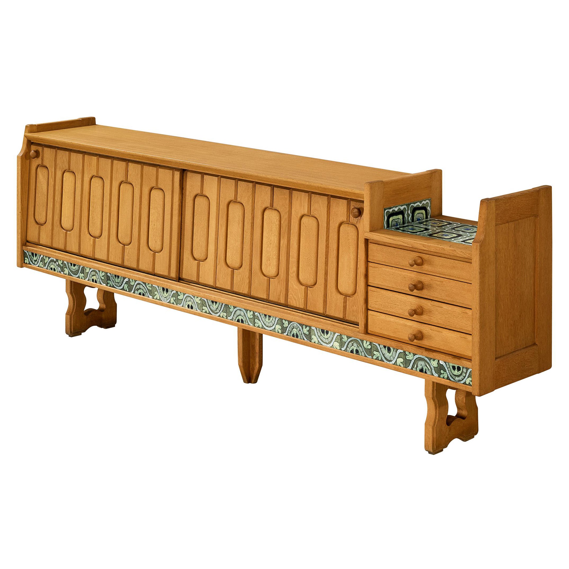 Credenza 
Simon
 di Guillerme 
Chambron in Oak con piastrelle di ceramica