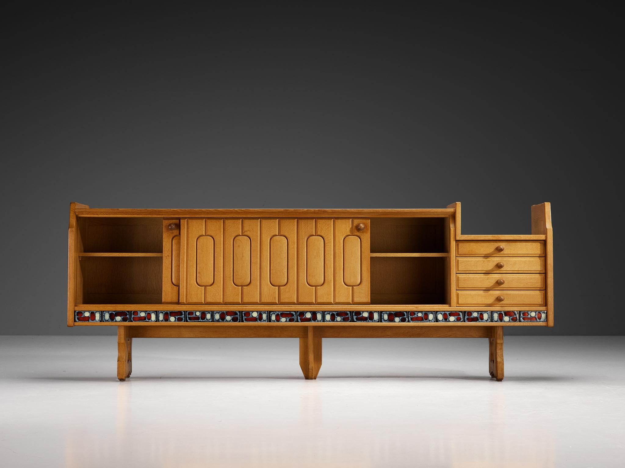 Guillerme & Chambron: Sideboard „Simon“ aus massiver Eiche und Keramik im Angebot 2