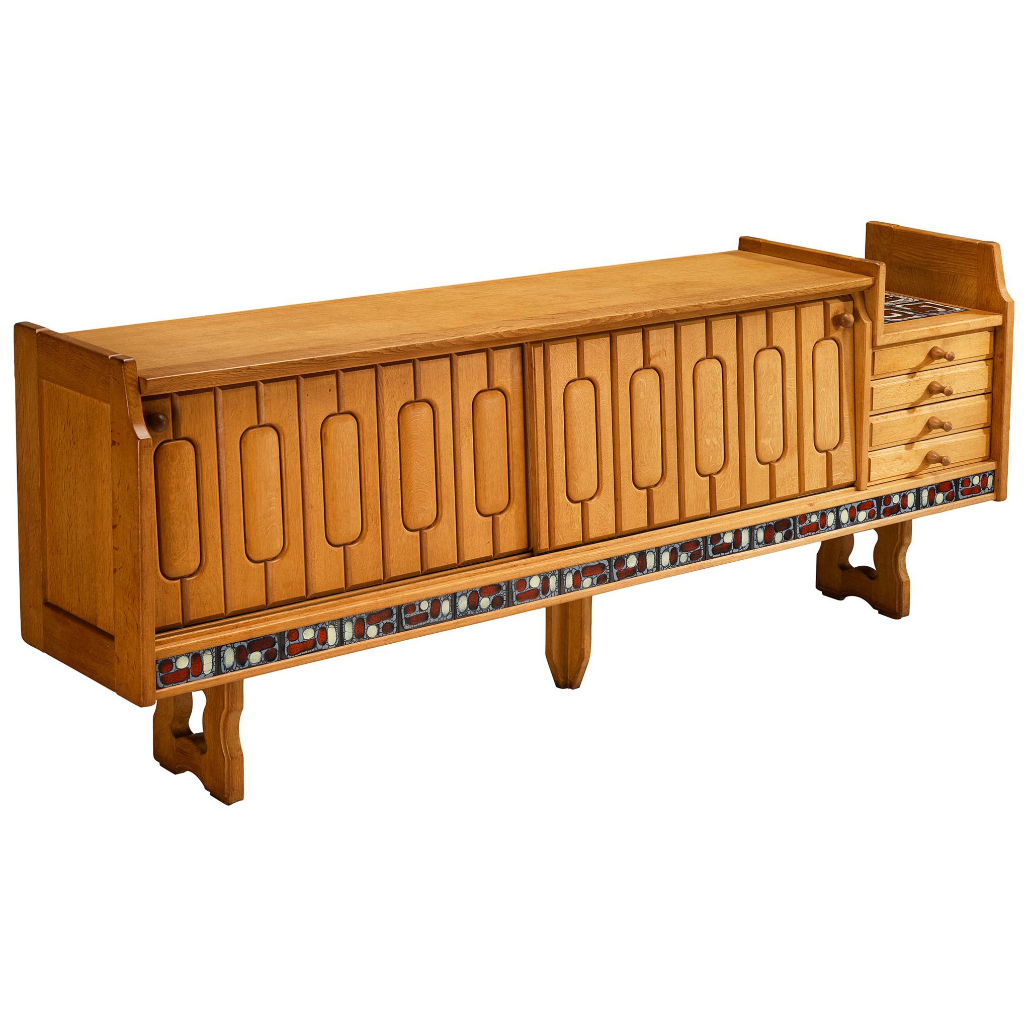 Credenza 'Simon' di Guillerme & Chambron in Oak massiccio e ceramica in vendita