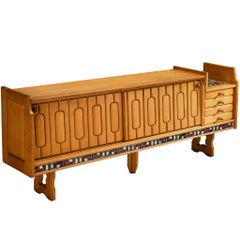 Guillerme & Chambron: Sideboard „Simon“ aus massiver Eiche und Keramik