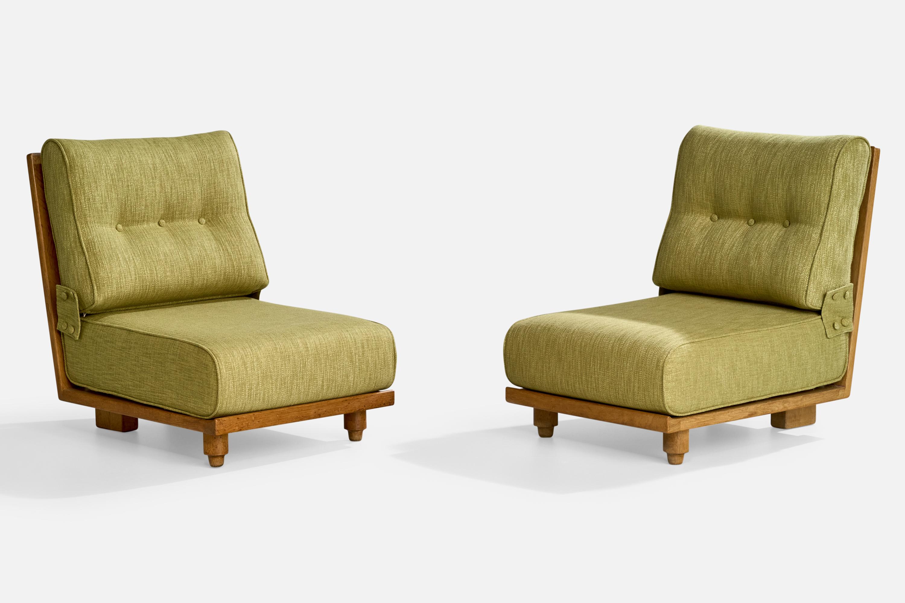Coppia di sedie lounge a pantofola in tessuto verde e quercia disegnate e prodotte da Greene & Greene, Francia, anni '50 circa.

Rivestito con un tessuto nuovo di zecca.

Dimensioni (pollici): 32