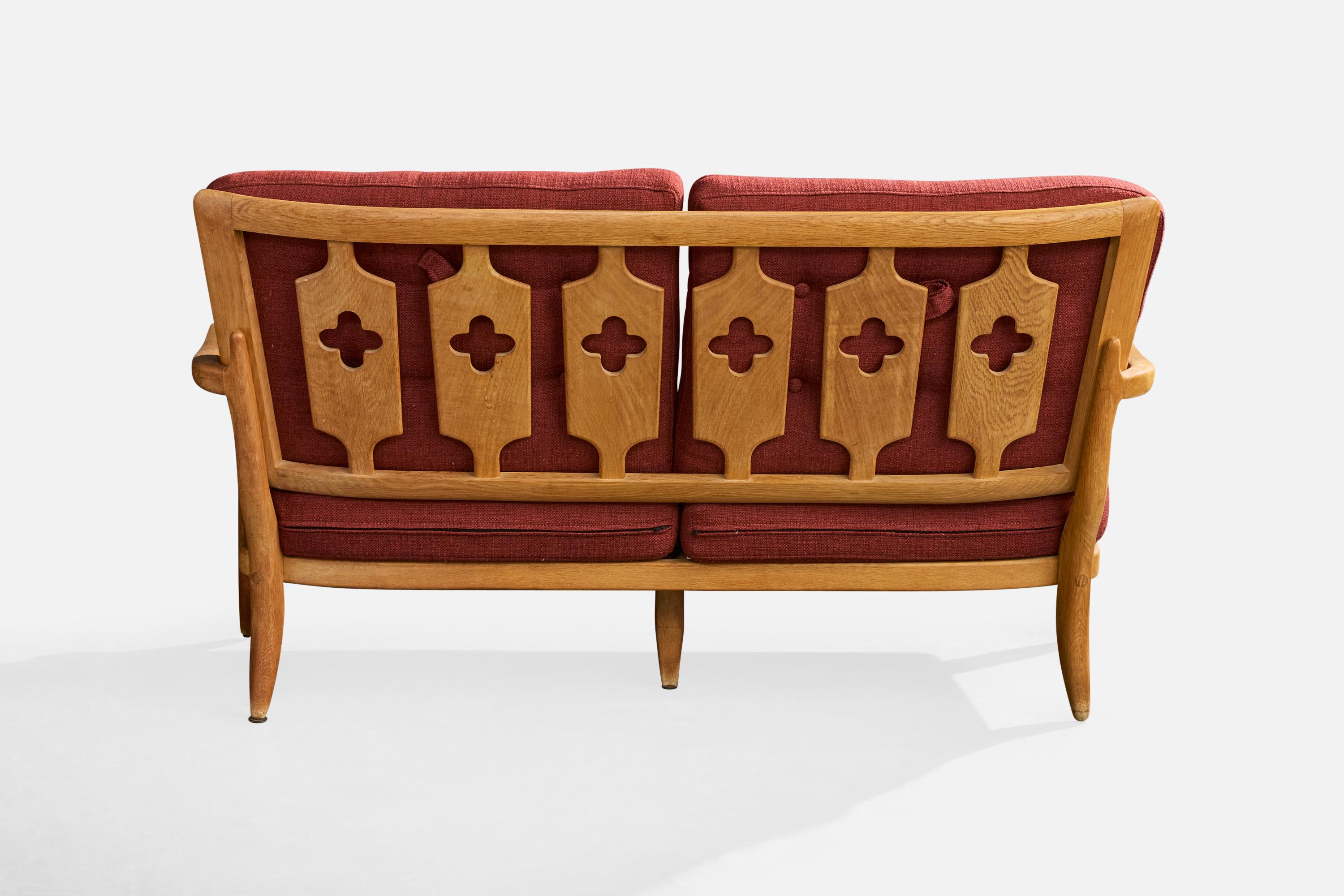 Guillerme & Chambron, Sofa, Stoff, Eiche, Frankreich, 1950er Jahre im Zustand „Relativ gut“ im Angebot in High Point, NC