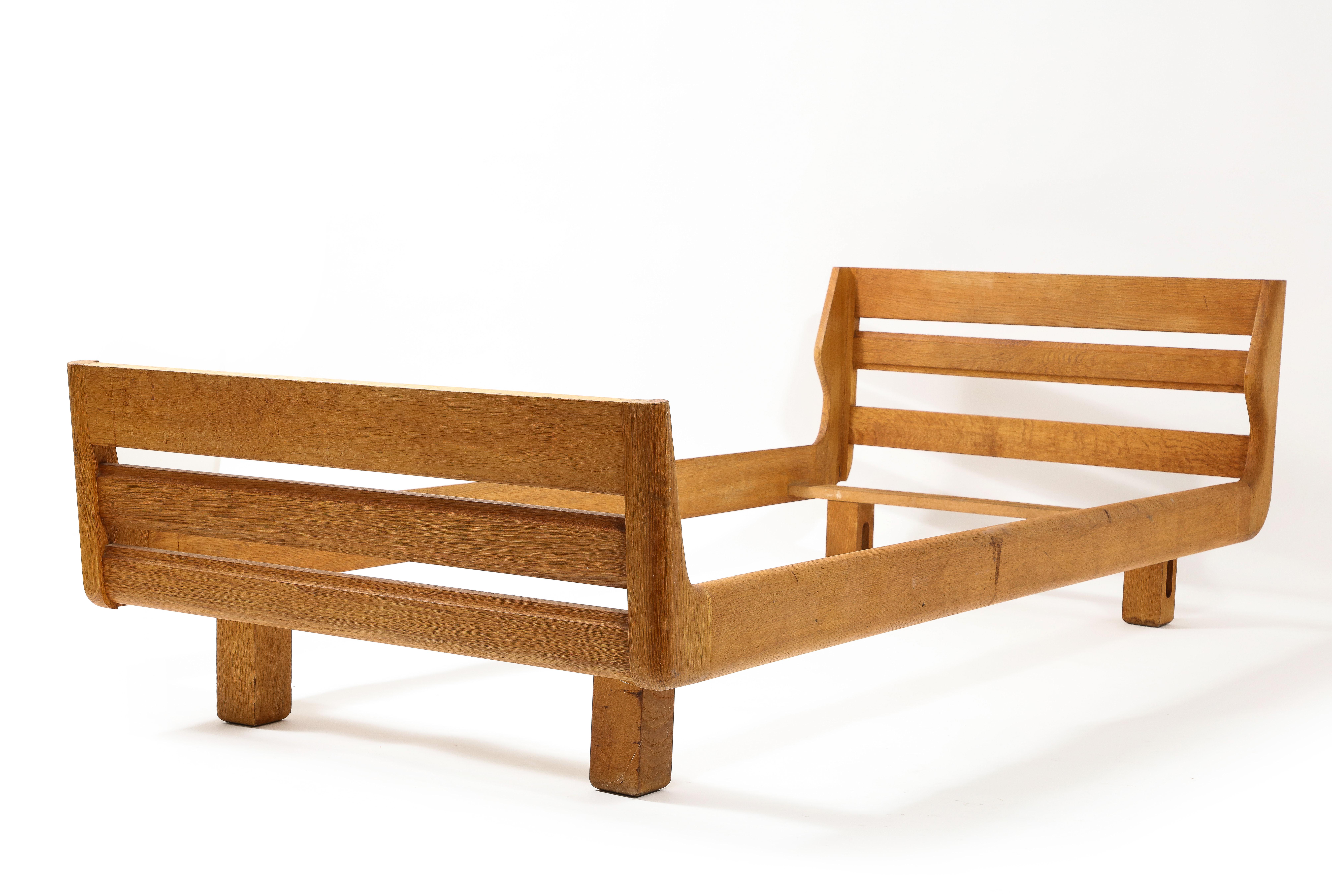 Guillerme & Chambron Solid Oak Daybed, France 1960s For Sale 1
