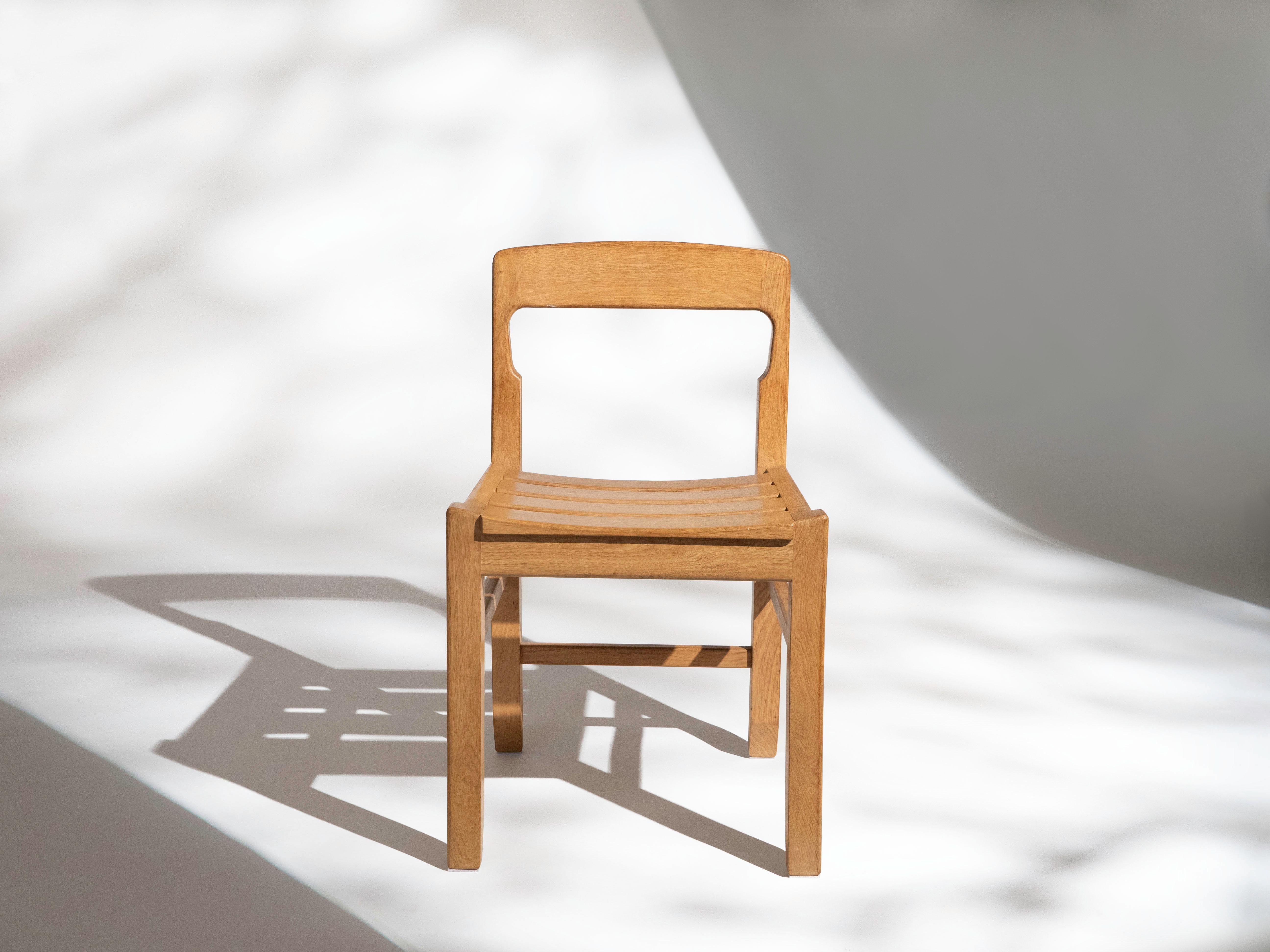 Guillerme & Chambron Esszimmerstuhl aus massiver Eiche für Votre Maison, 1960er Jahre (Moderne der Mitte des Jahrhunderts) im Angebot