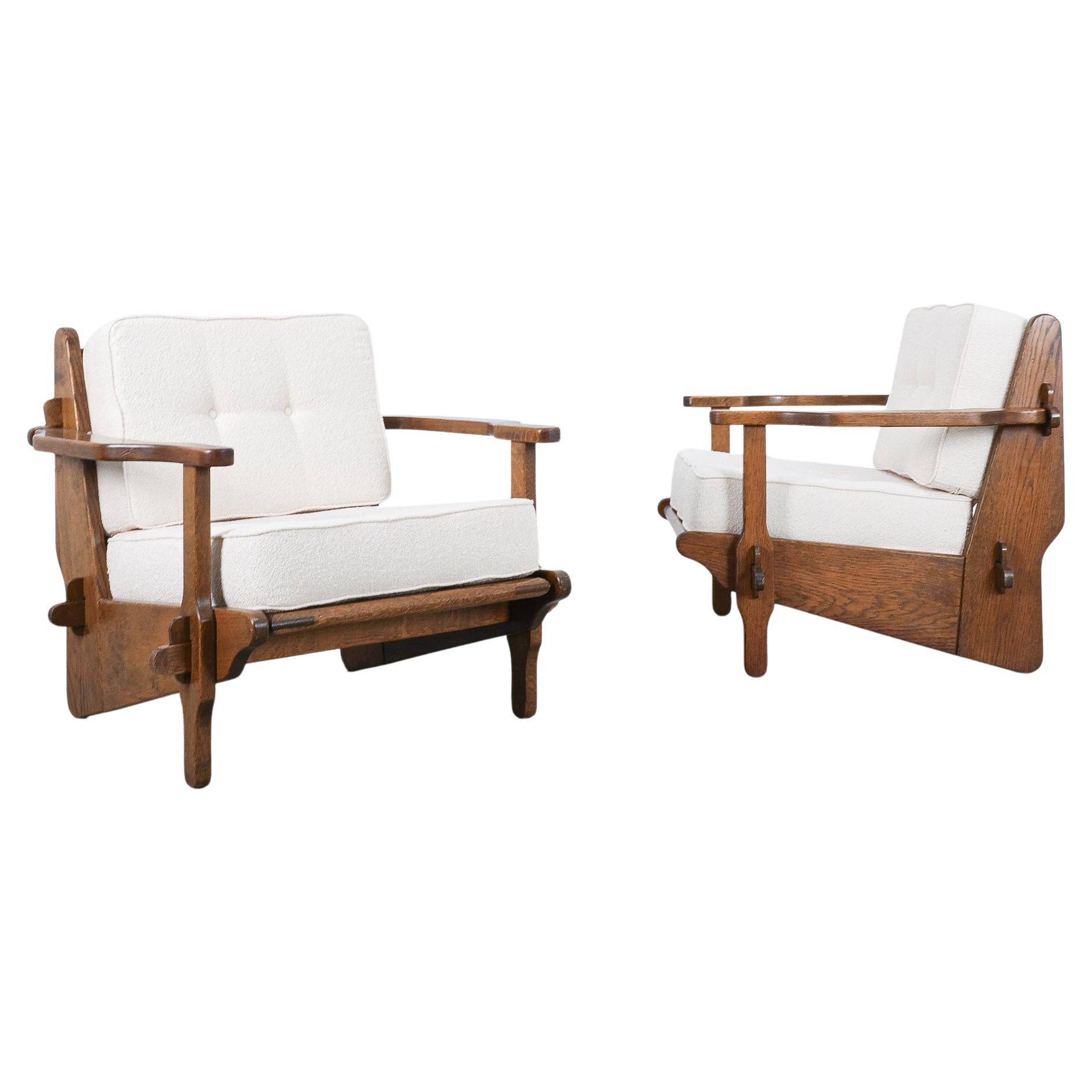 Set of 4 French oak armchairs, France 1950.
They work great as a set of 4 but are listed as pairs and priced as such.
Great comfort set of 4 Oak arm-chairs with newly upholstered fine wool creme Bouclé fabric by Nobilis, France. They resemble the