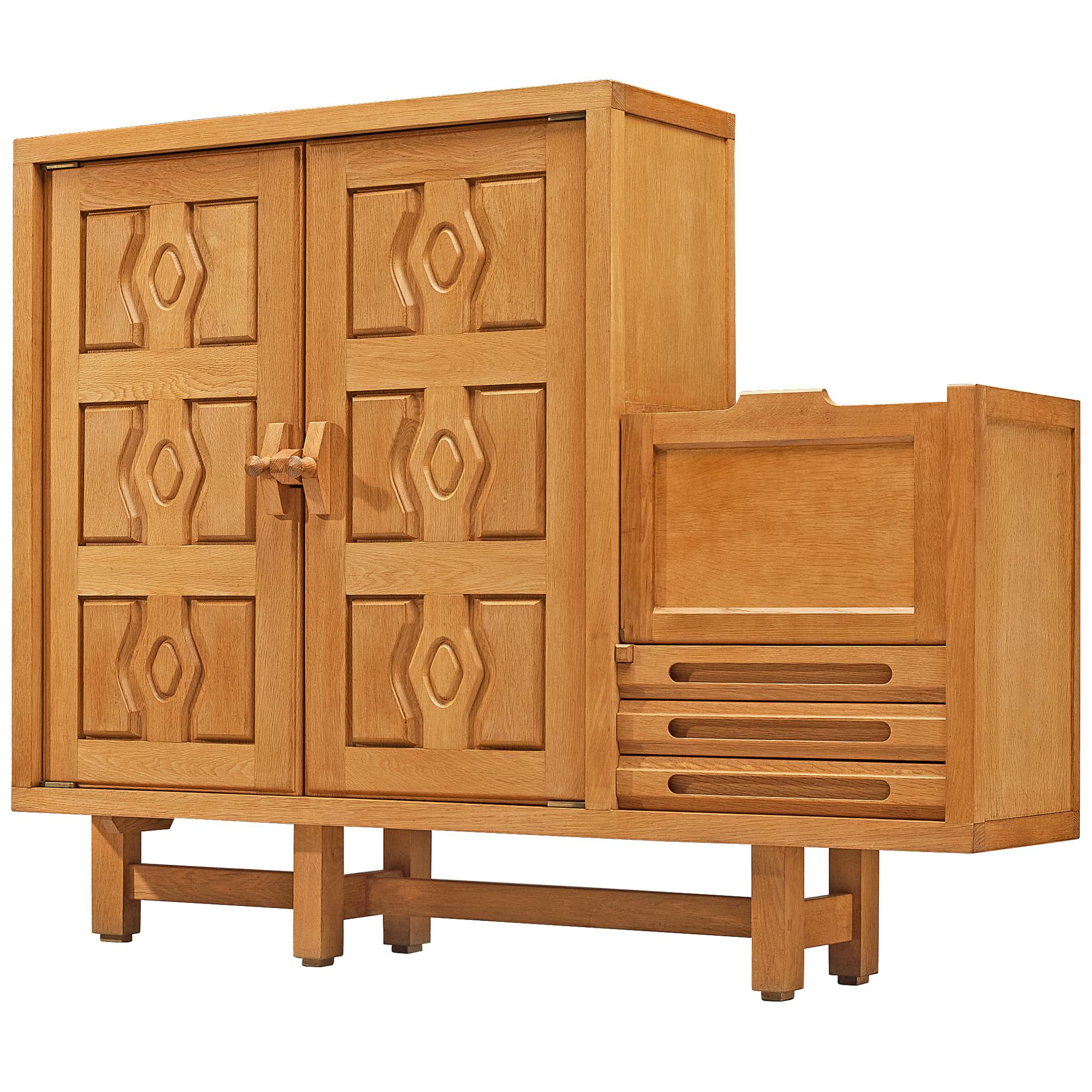 Mueble «Thierry» de Guillerme & Chambron en roble y cerámica