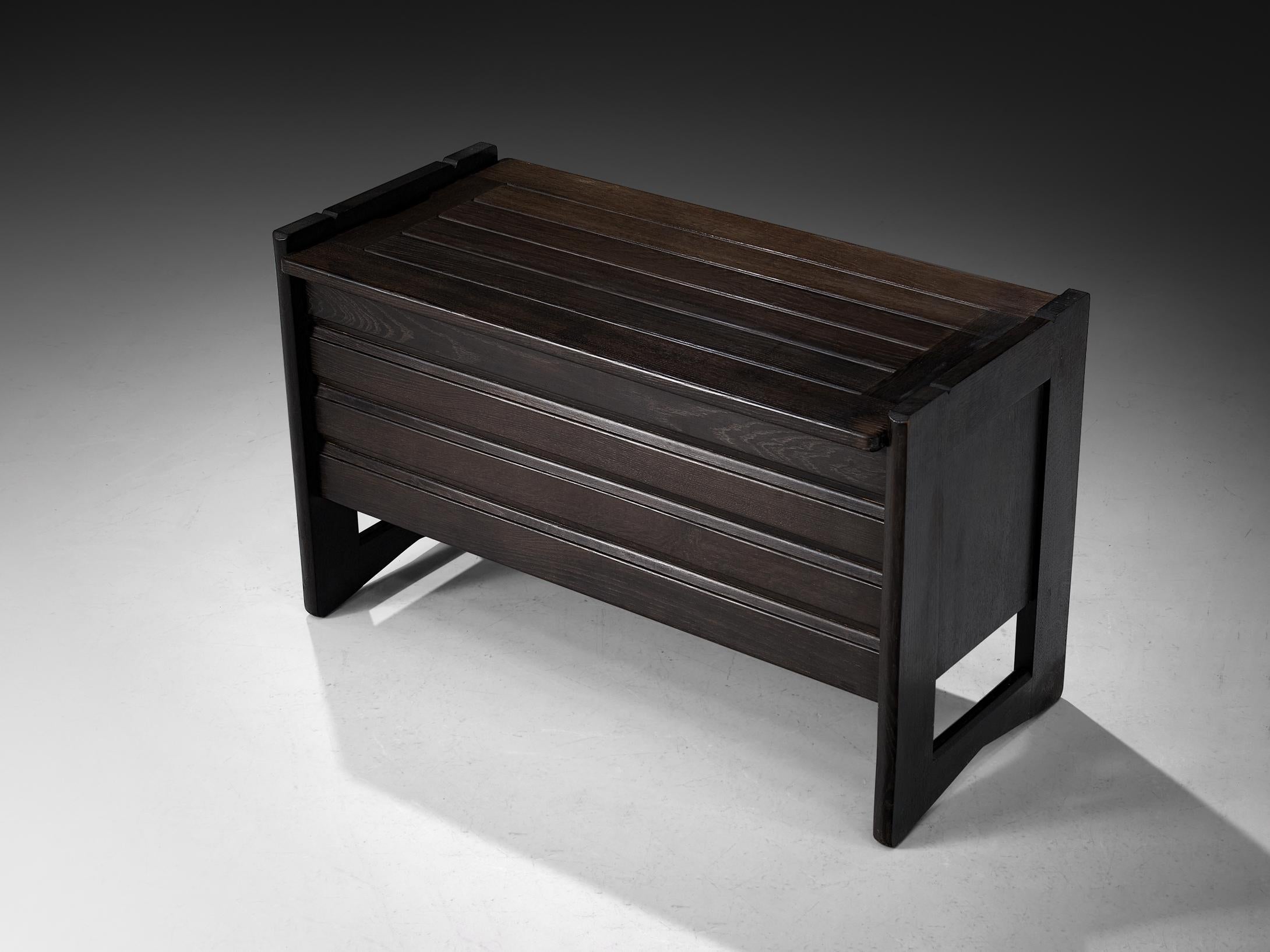 Guillerme et Chambron for Votre Maison, trunk or side bench, oak, brass, France, 1960s

This rare cubic blanket chest is made by the designer duo Guillerme & Chambron. This particular design is characterized by a solid construction with expertly