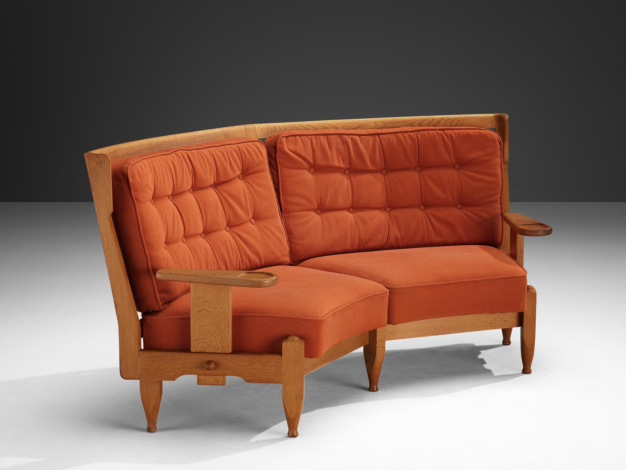 Guillerme & Chambron Véronique Sofa in Eiche und Orange gepolstert im Zustand „Gut“ im Angebot in Waalwijk, NL