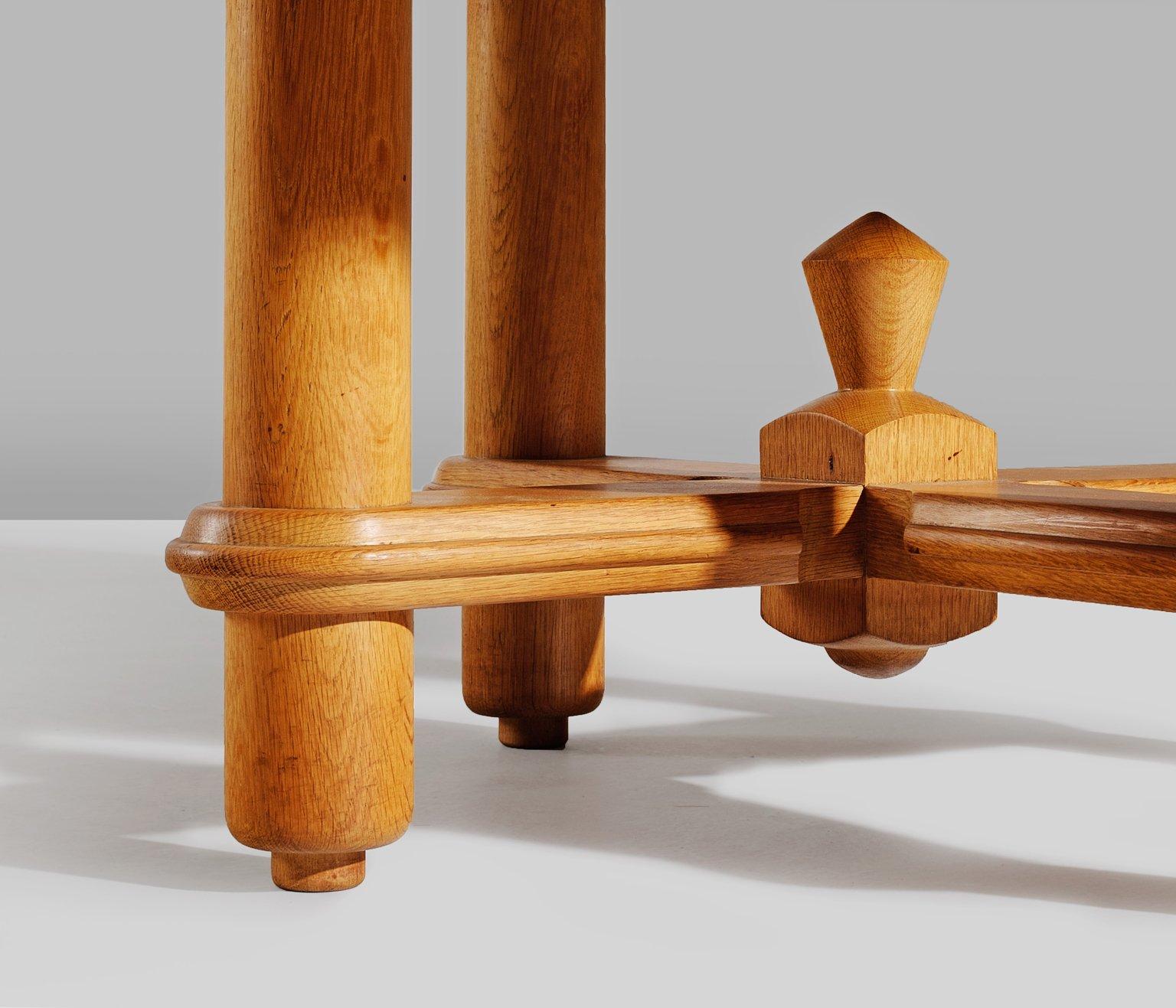 Guillerme & Chambron, Victorine dining room table in oak, edition Votre Maison, circa 1970
with two leaves. Measures: (2 x 55 cm).

 