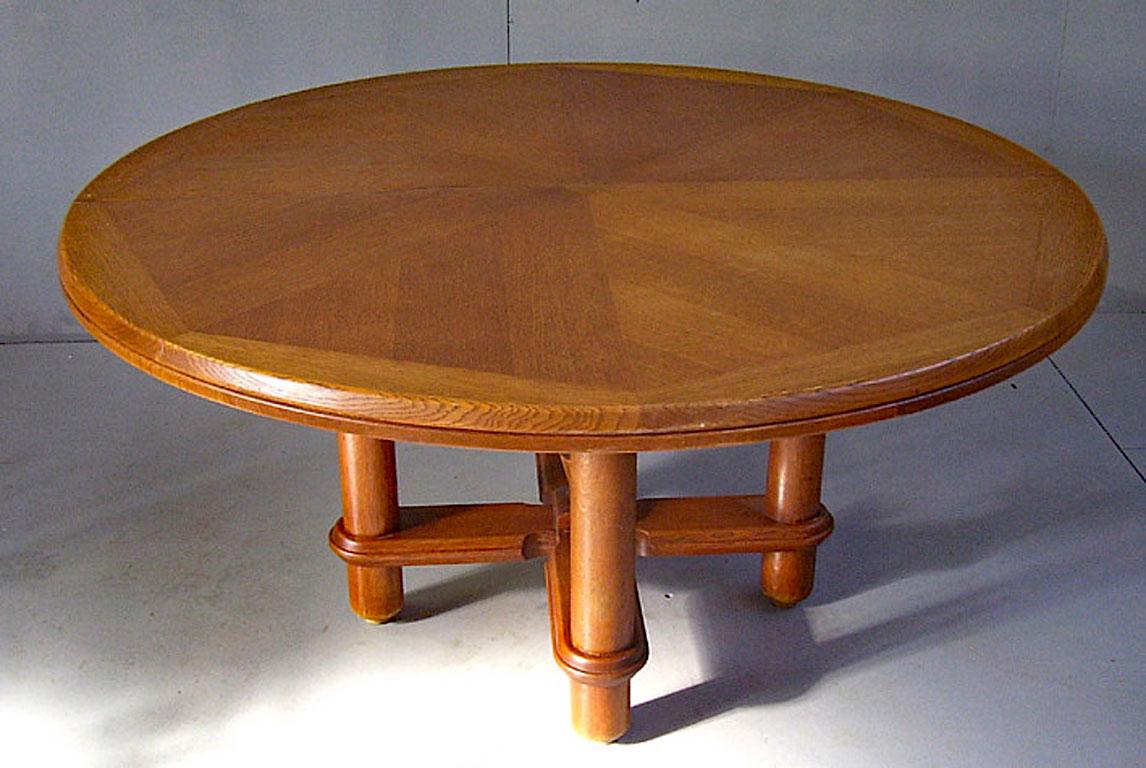 Late 20th Century Guillerme & Chambron, Victorine Dining Room Table in Oak, Edition Votre Maison For Sale