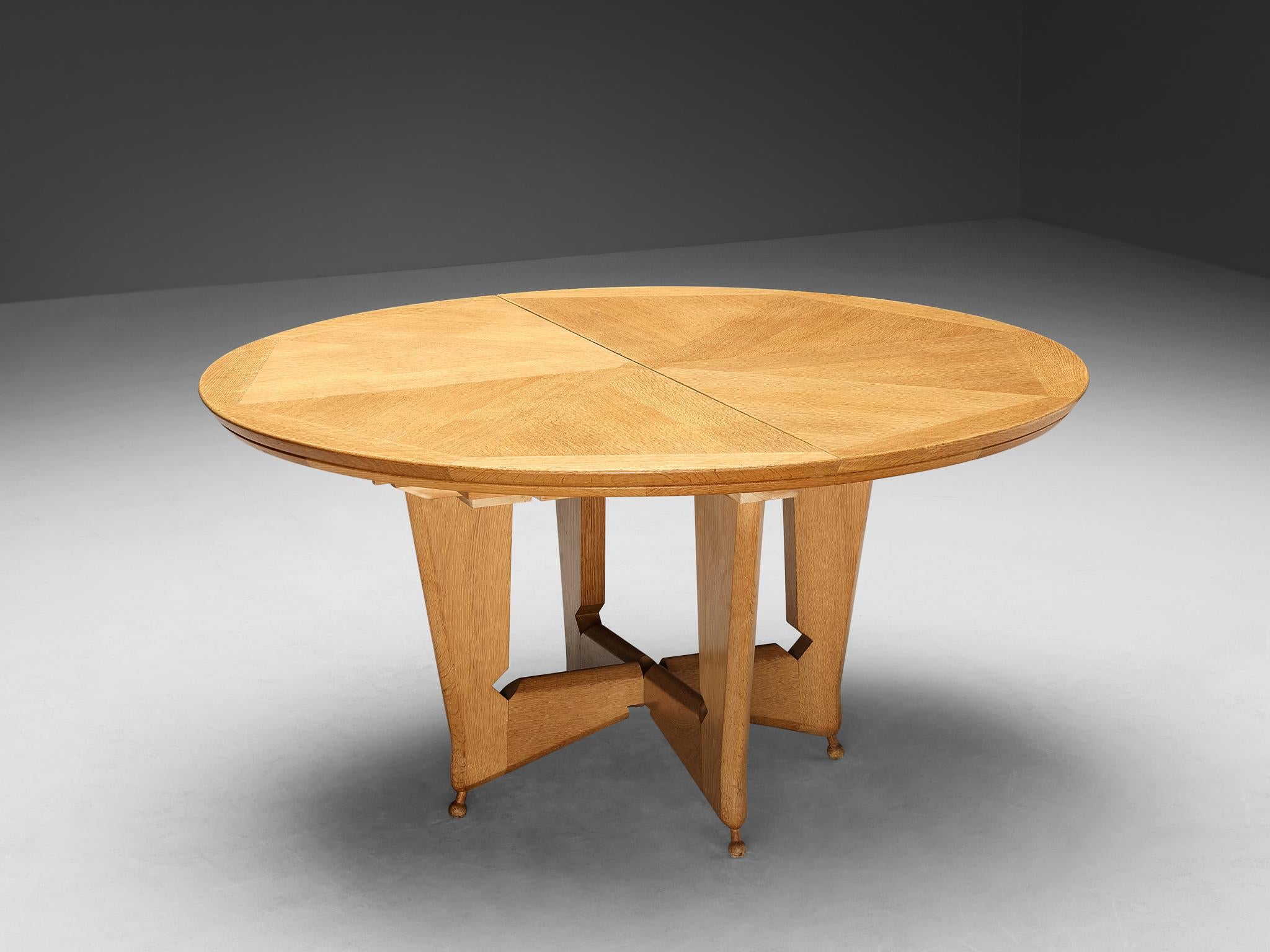 Guillerme & Chambron 'Victorine' Dining Table in Oak In Good Condition For Sale In Waalwijk, NL
