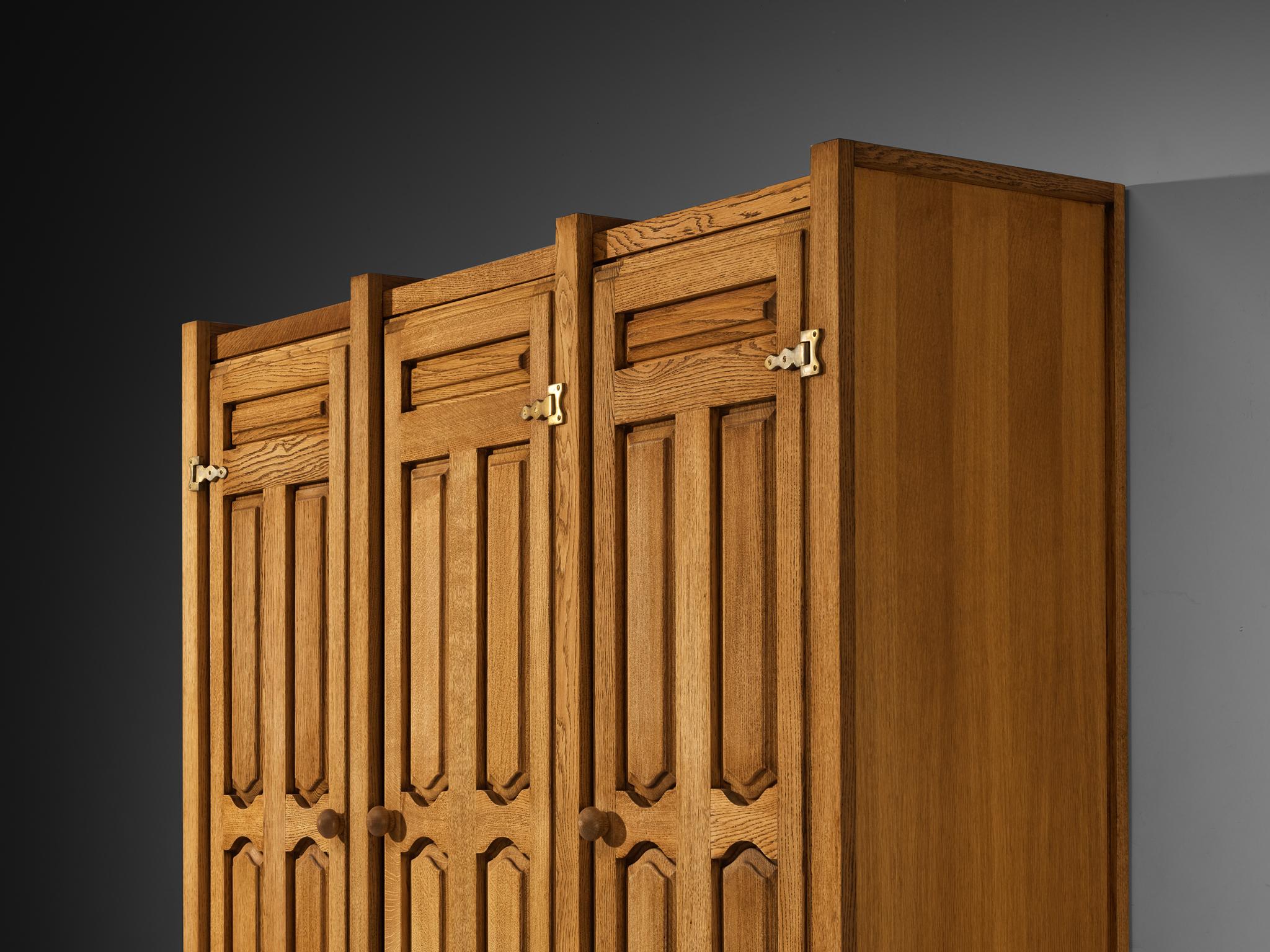 Guillerme & Chambron Wardrobe in Solid Oak In Good Condition For Sale In Waalwijk, NL