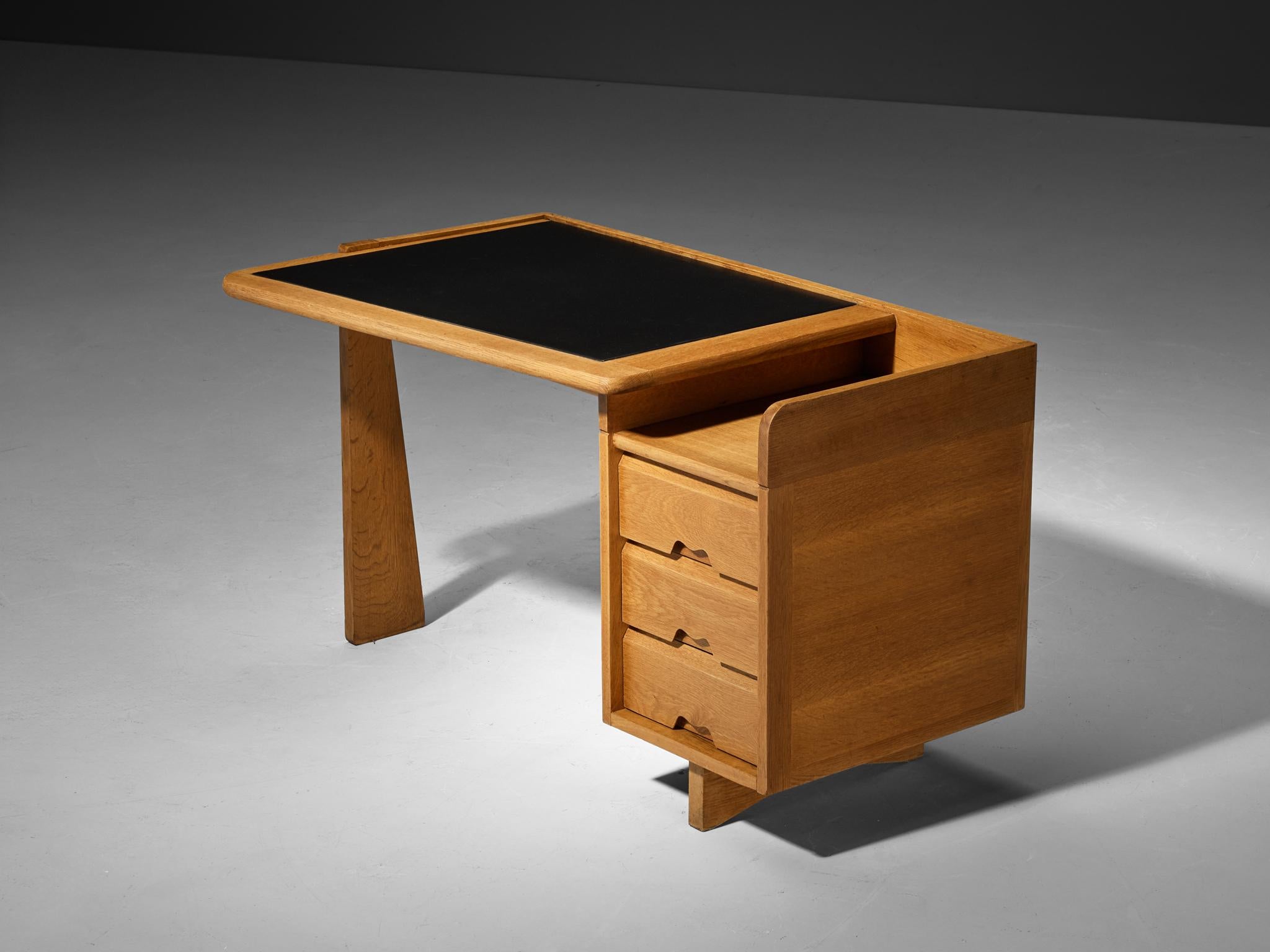 Mid-Century moderno Scrivania Guillerme & Chambron in Oak in vendita