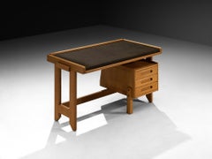 Bureau Guillerme & Chambron en Oak massif et cuir noir