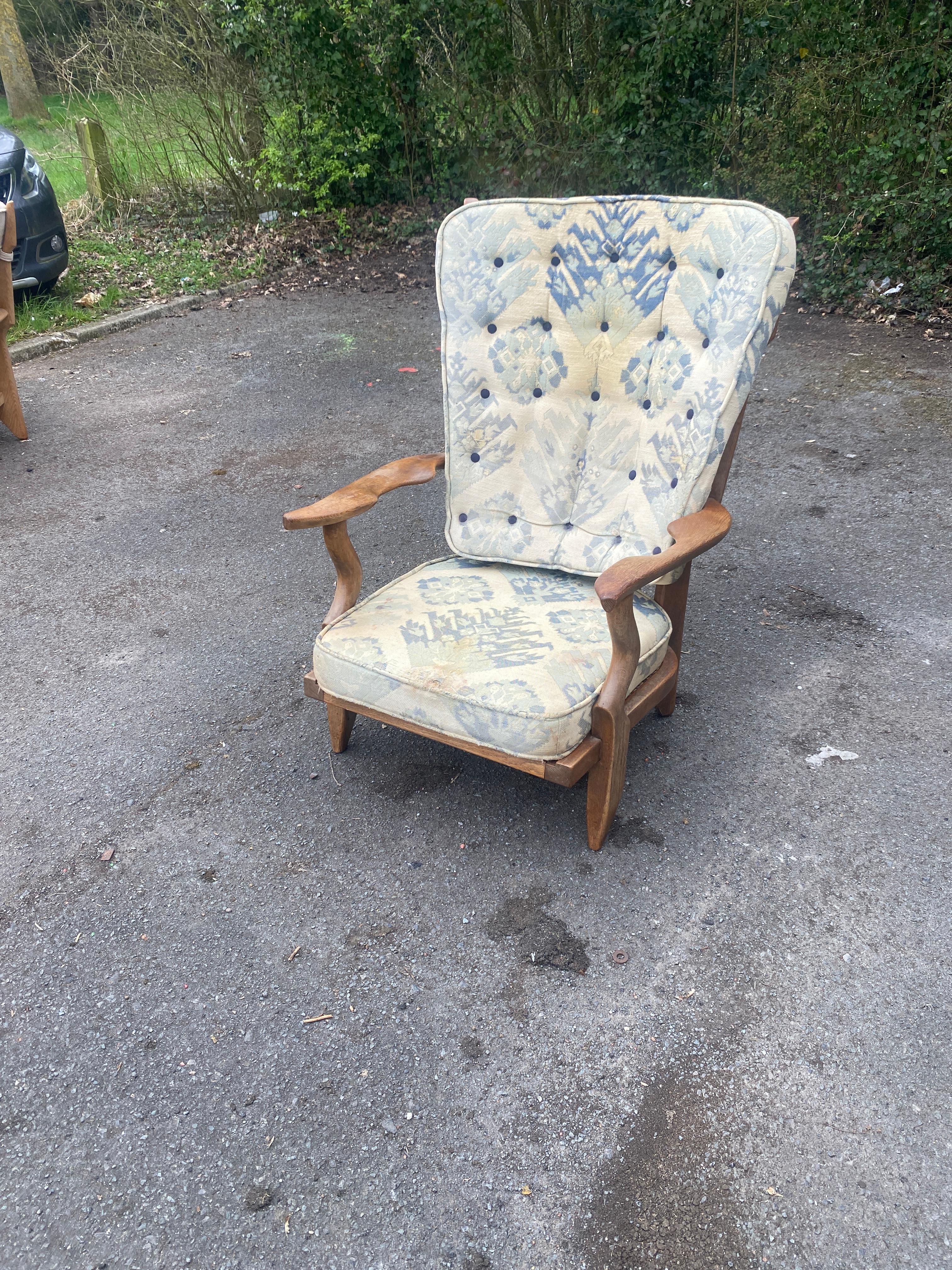 Guillerme et Chambron, 1970  Grand Repos , fauteuil en chêne édité par Votre Maison.
Le tissu est très sale, la structure est en bon état.

Votre maison : un style, un concept, un état d'esprit.
   L'histoire de Votre Maison commence en 1940 en