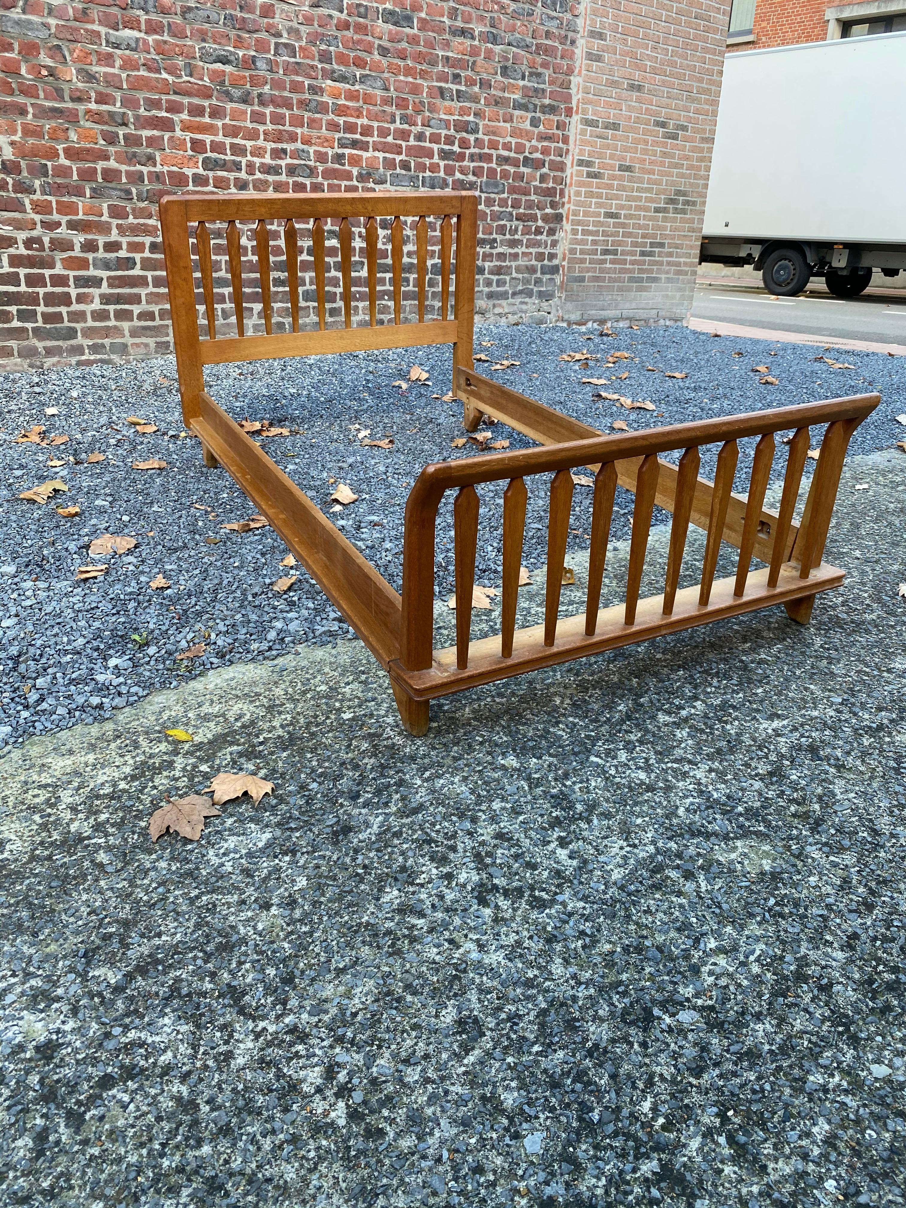 Mid-Century moderno Guillerme et Chambron, 2 letti in Oak, 