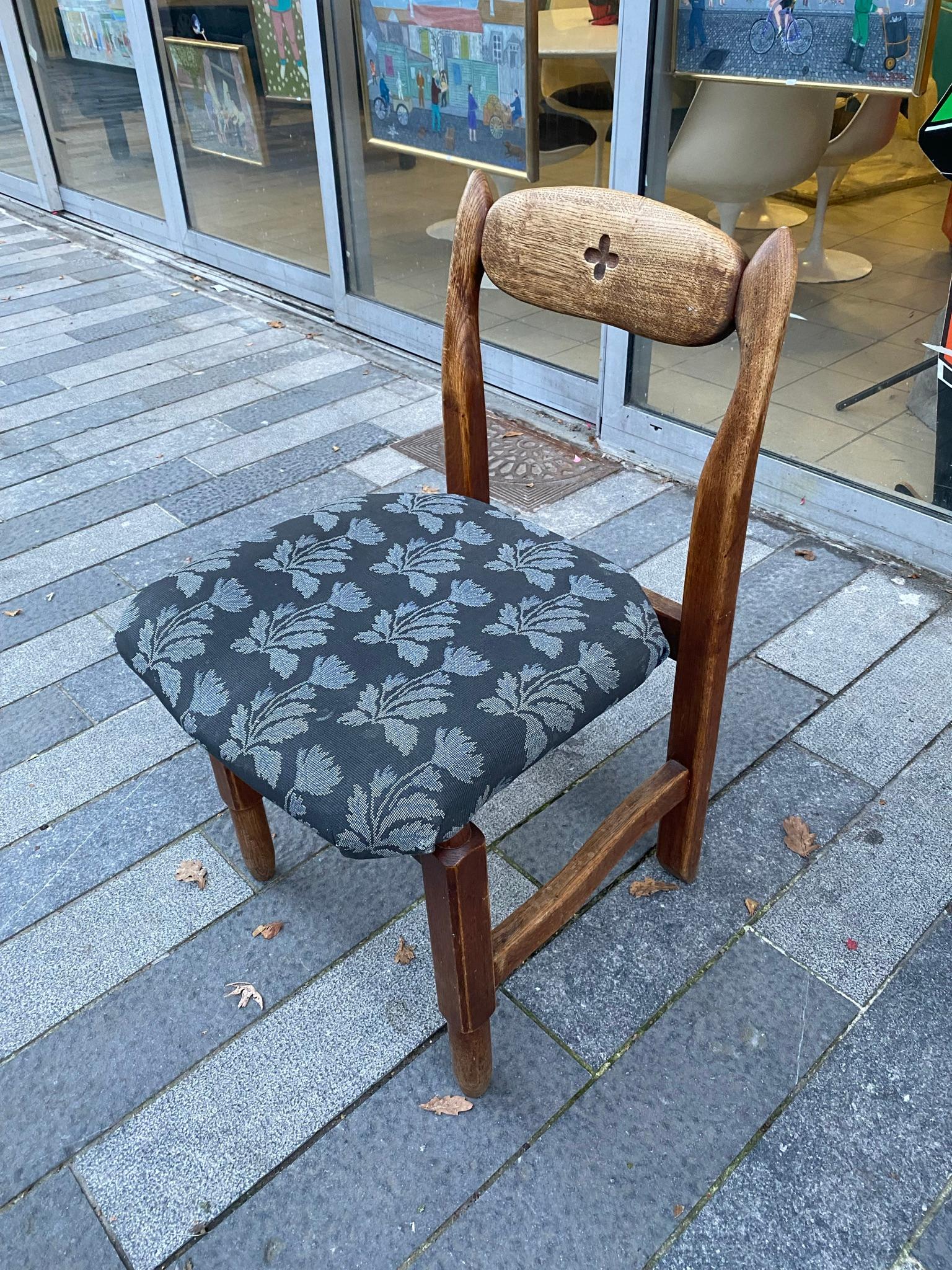 Guillerme et Chambron, 4 chaises en chêne, Édition Votre Maison, vers 1970 Bon état - En vente à Saint-Ouen, FR