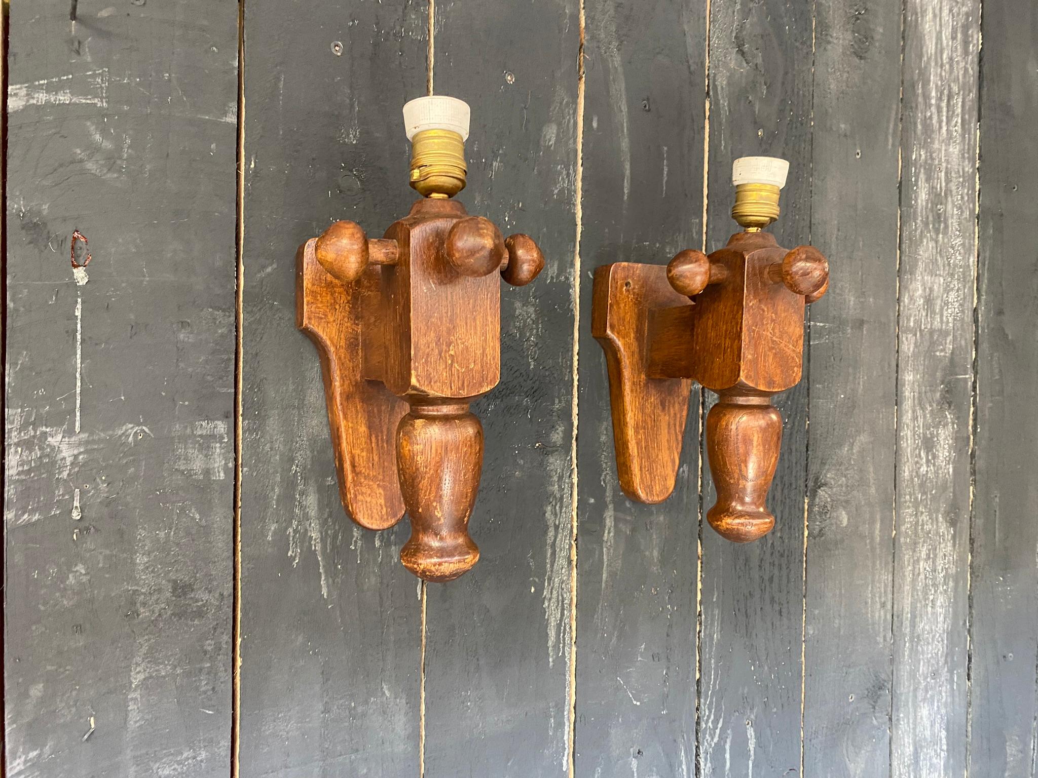 Mid-Century Modern Guillerme et Chambron 3 Wall Sconces En Chene, Edition Votre Maison, circa 1970 For Sale