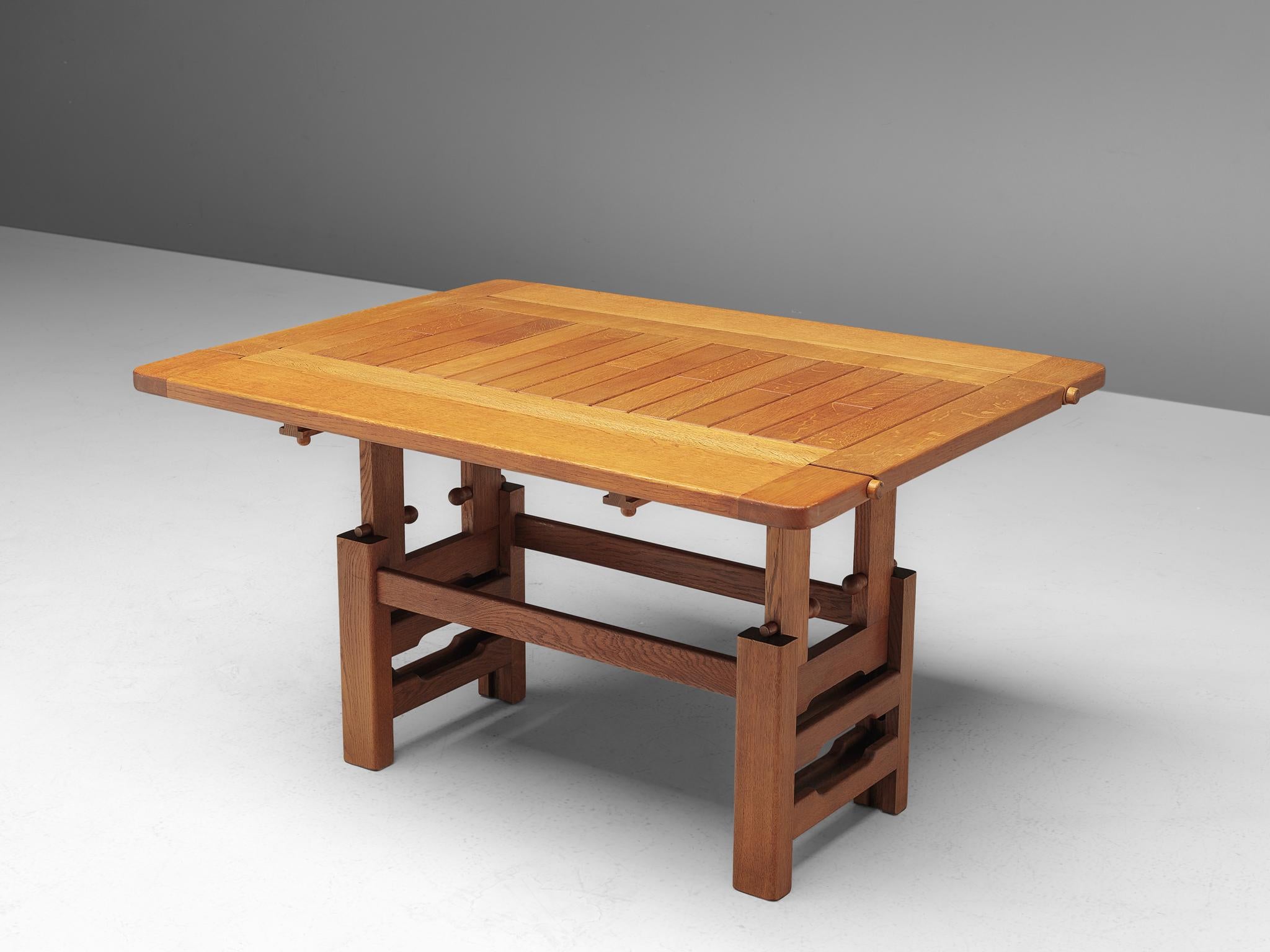 Guillerme et Chambron for Votre Maison, adjustable dining table or coffee table, oak, 1960s.

Large rectangular dining table with inlayed top. This table is perfect to place against a wall, or used for additional sitters thanks to the drop-leaf. The